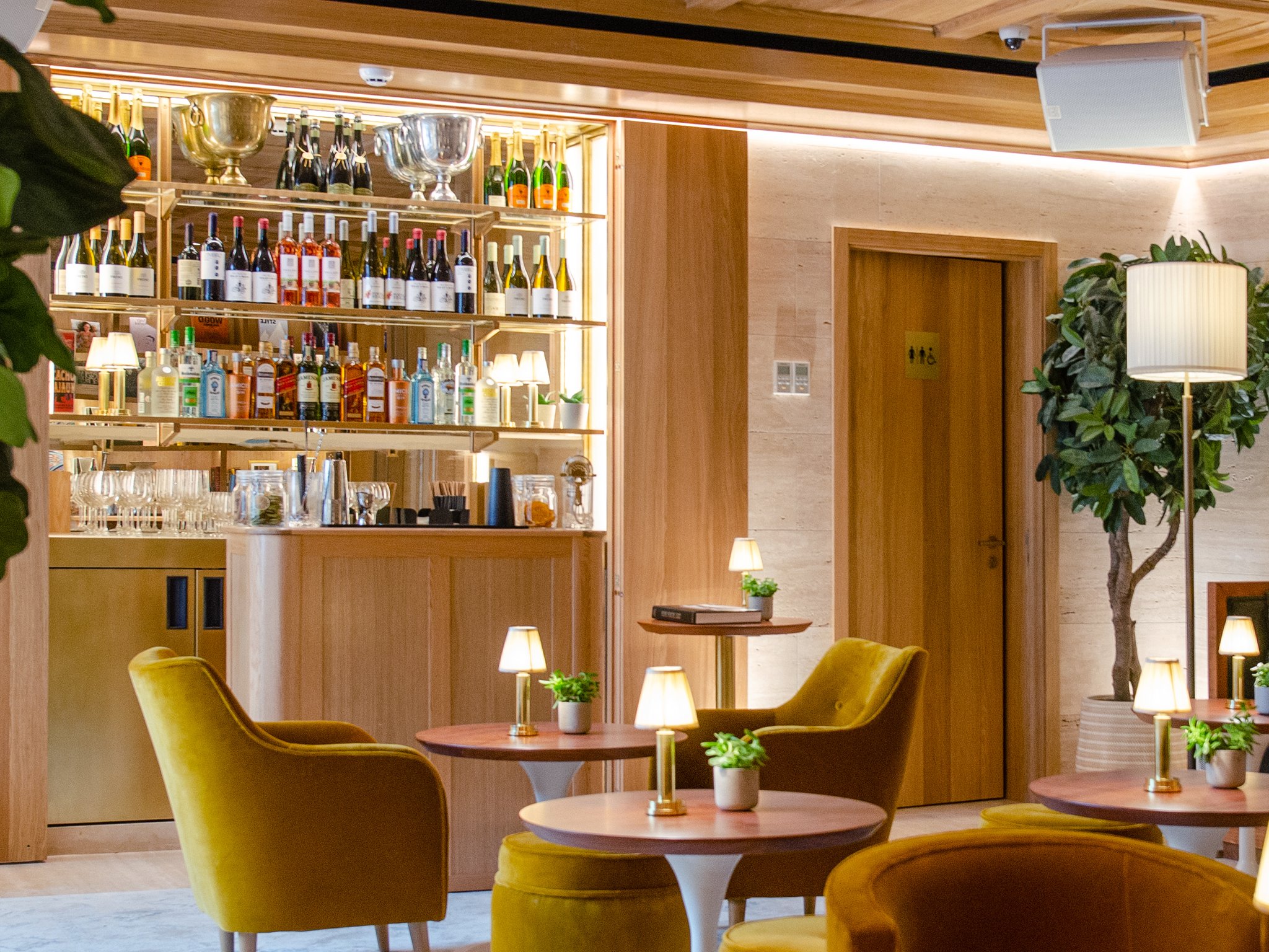 Library_and_Honesty_Bar31_S