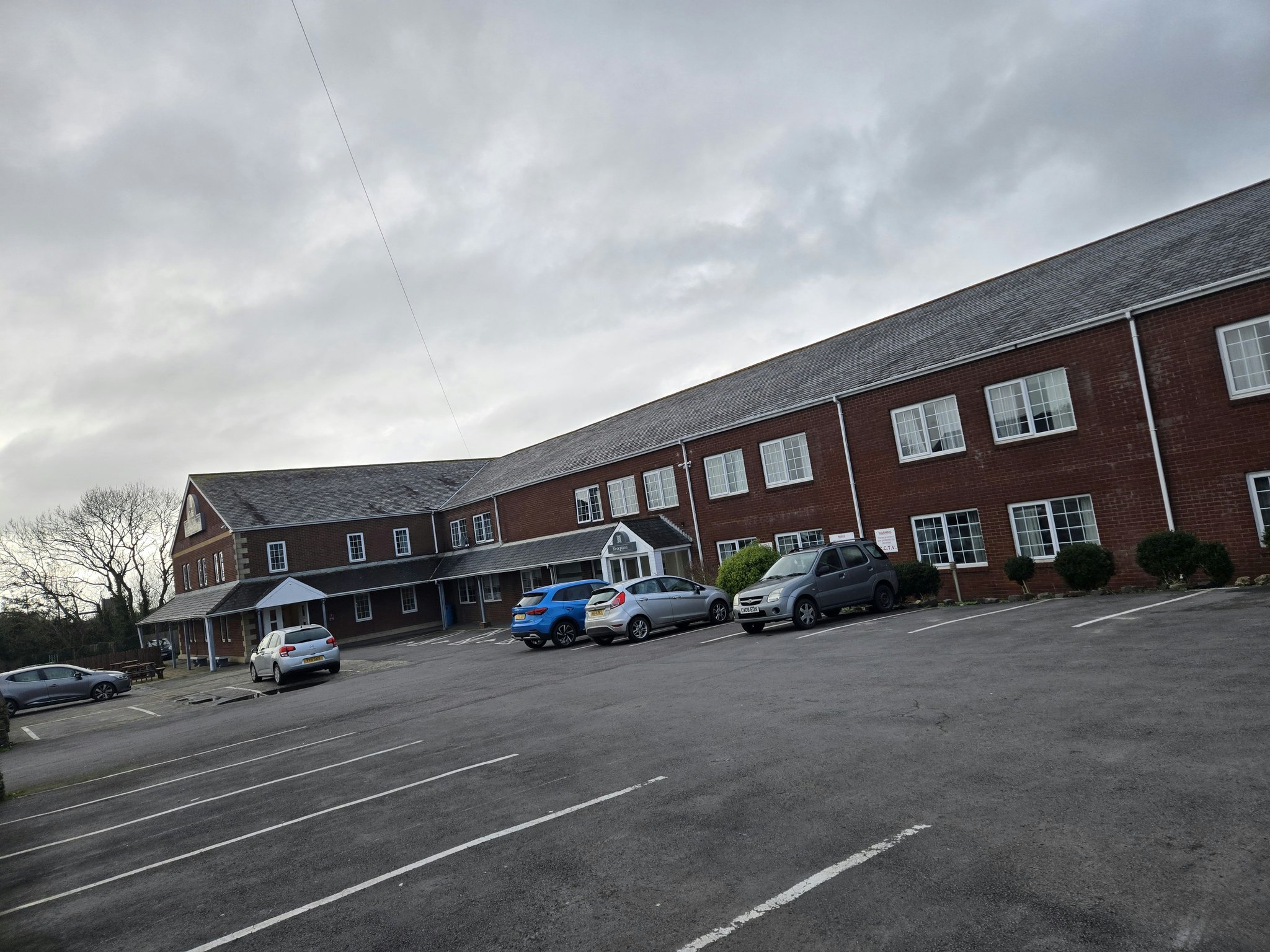 Fz9u7uajDUS8bY6pdzu5FQ_Exterior_View_2_S