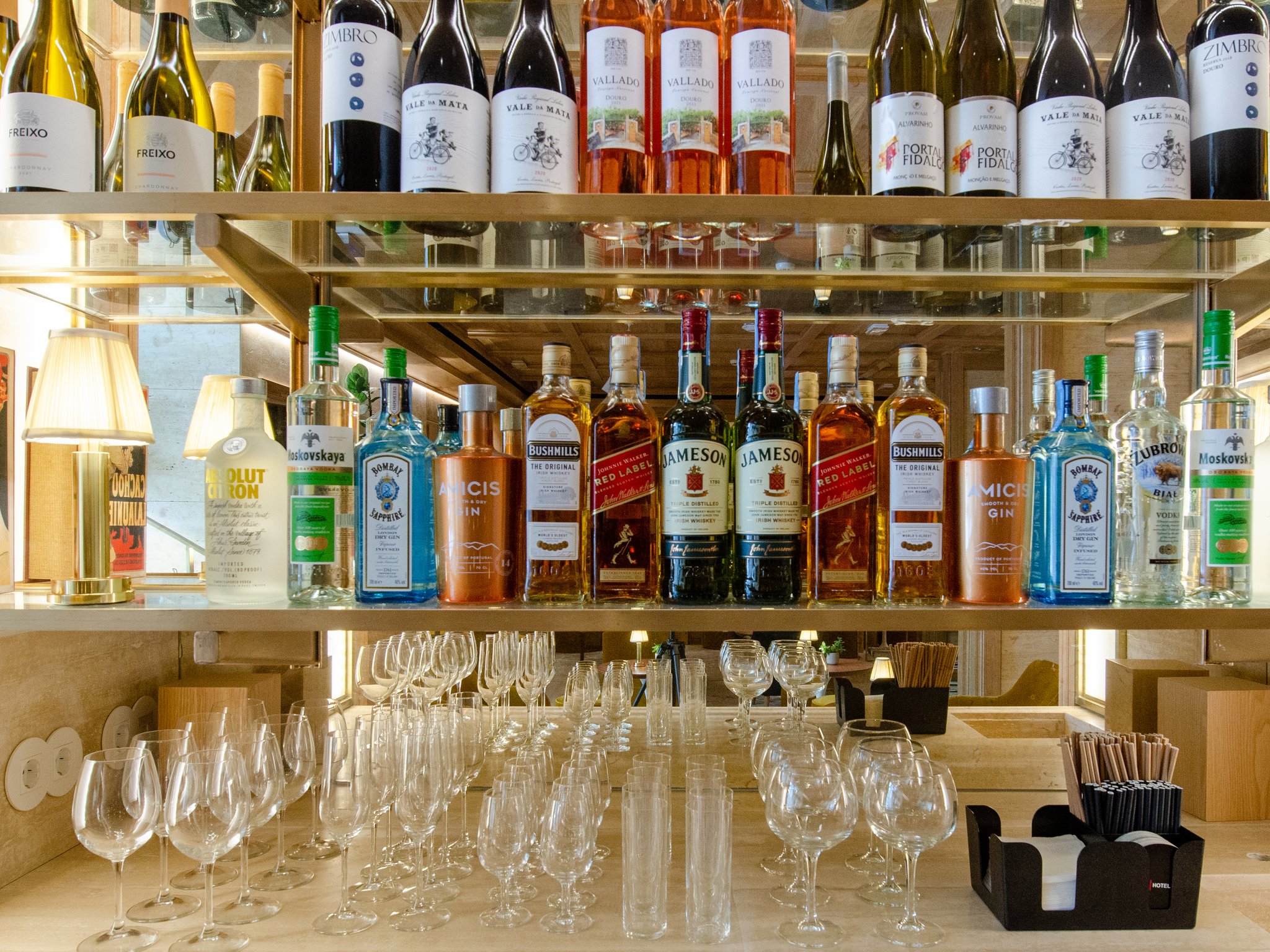 Library_and_Honesty_Bar41_S