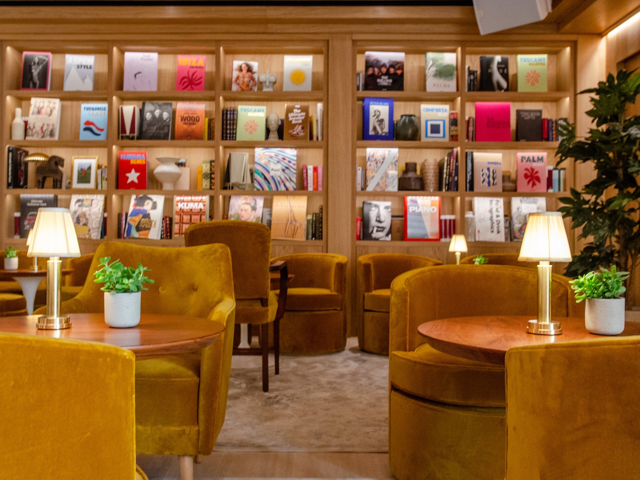 Library_and_Honesty_Bar9_S