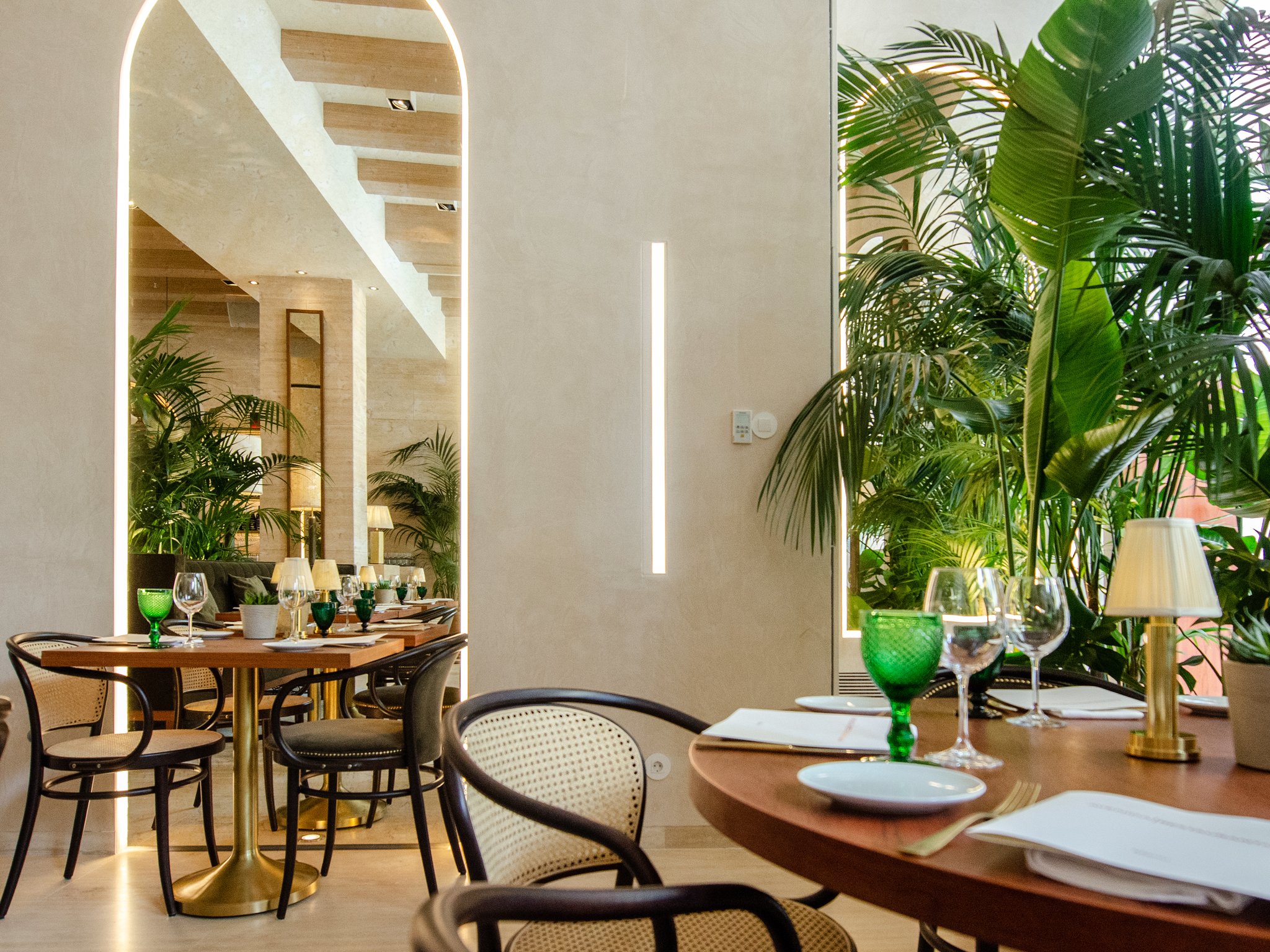 Avenida_Restaurant_and_Bar26_S