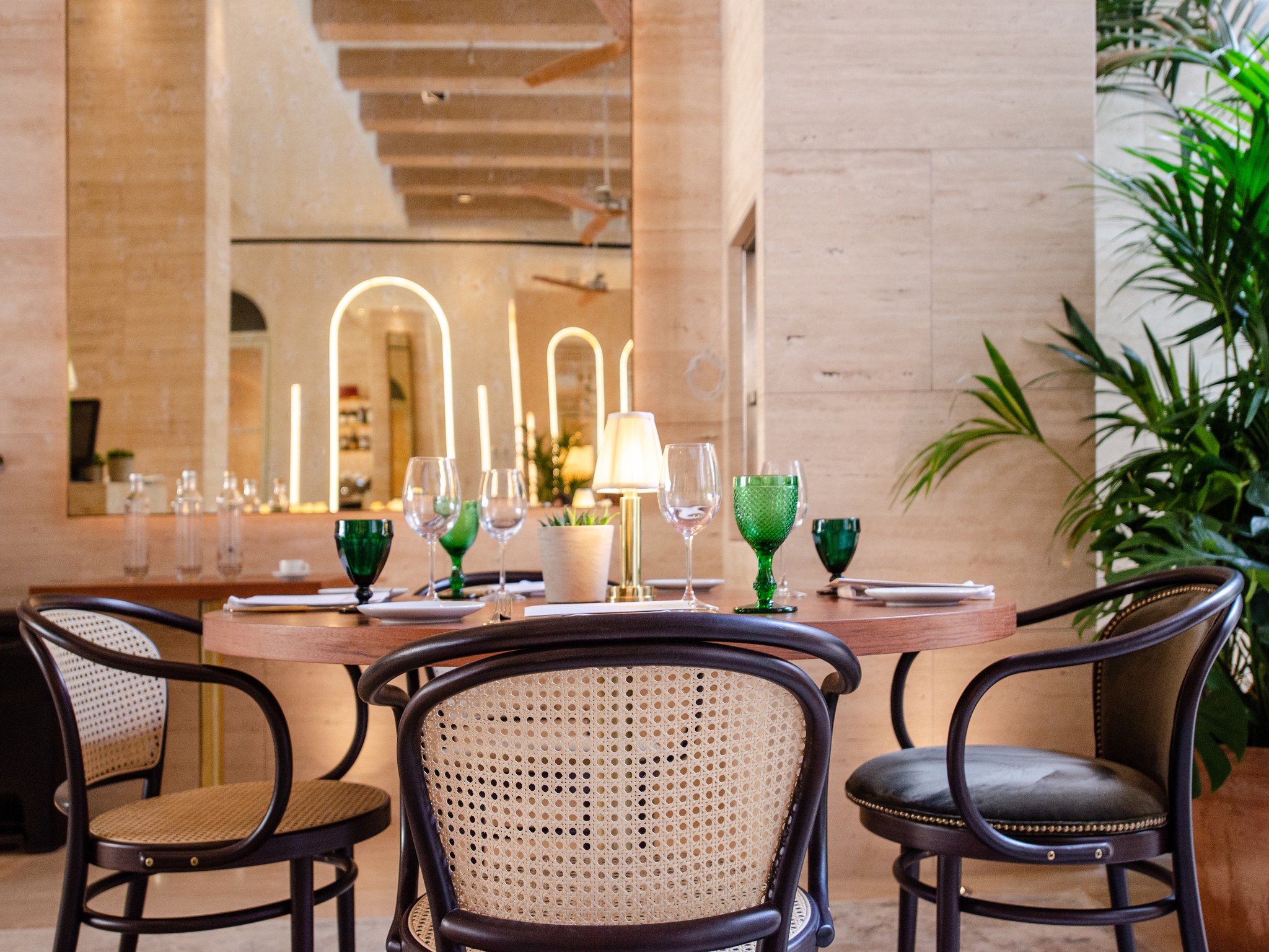 Avenida_Restaurant_and_Bar9_S