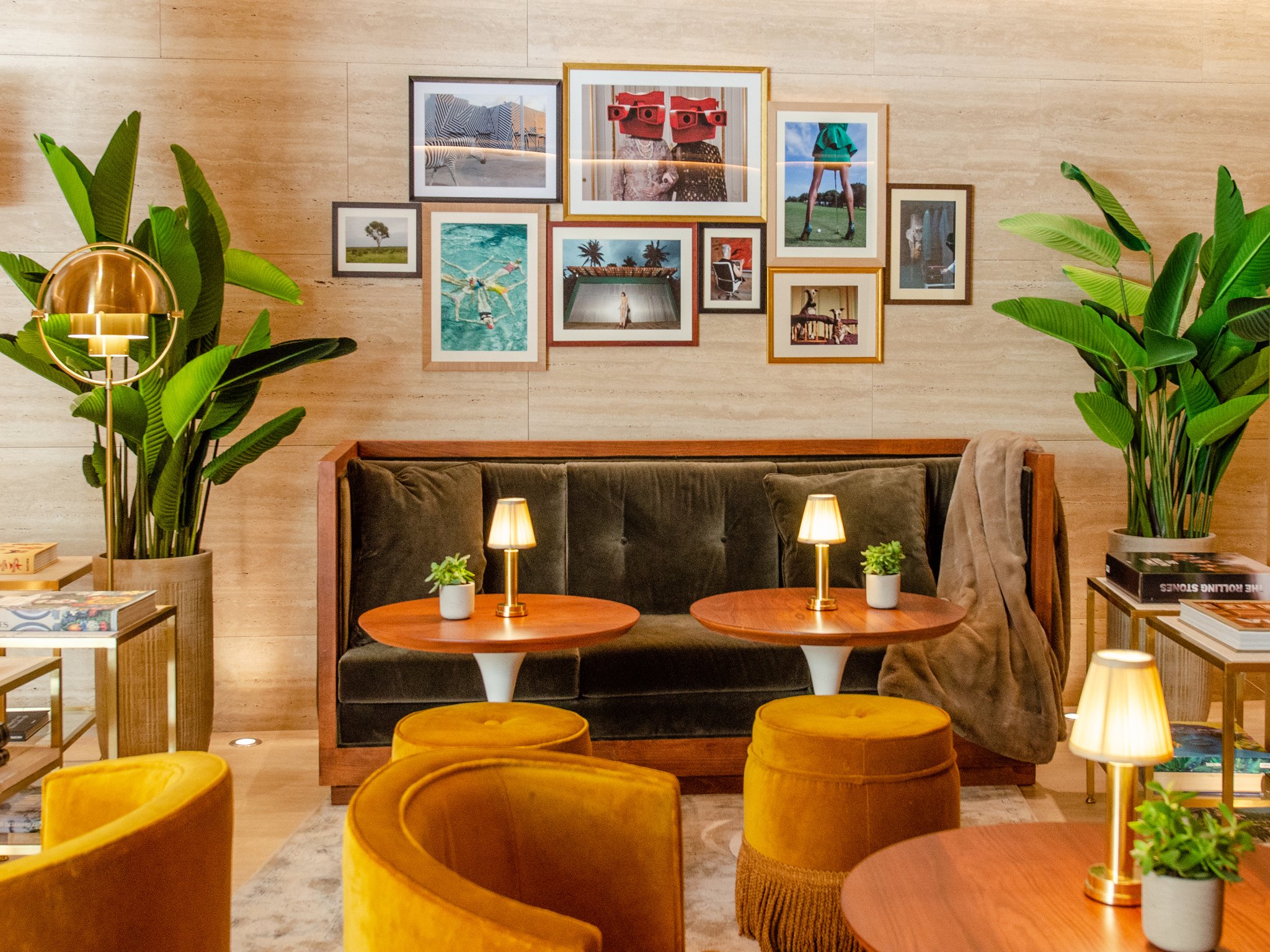 Library_and_Honesty_Bar13_S