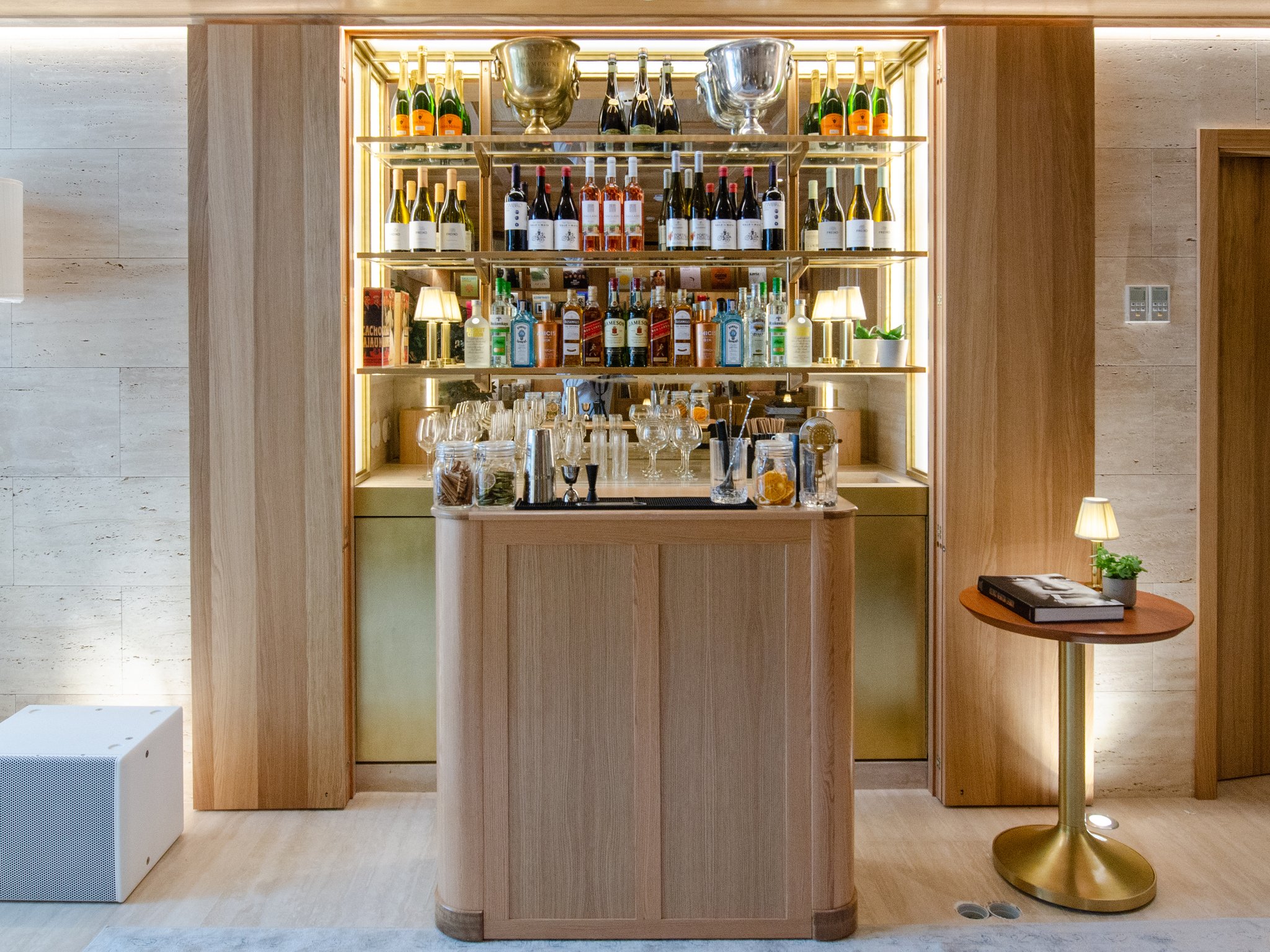 Library_and_Honesty_Bar42_S