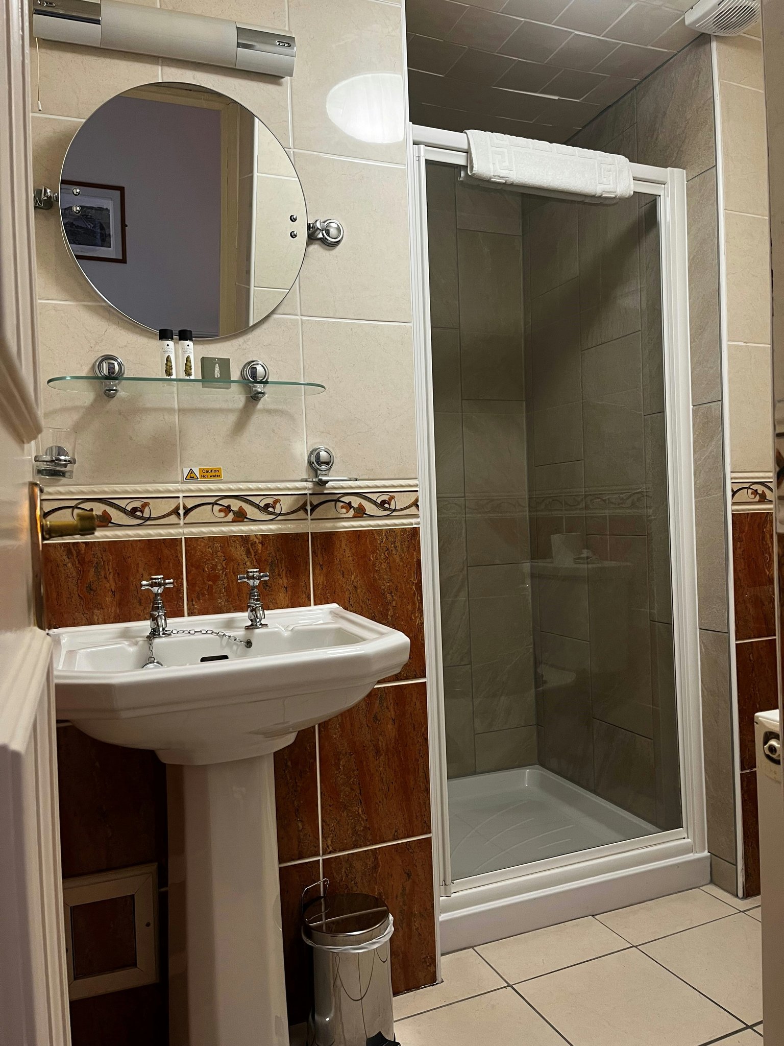 vBcoXbOHjkmdpbHJdJT2DA_standard_bathroom_S