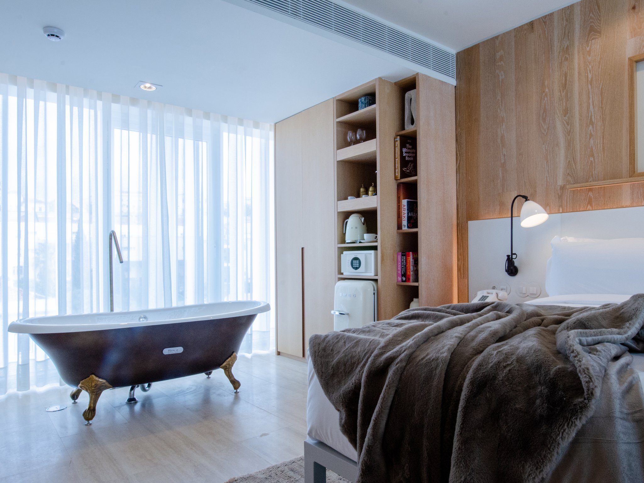 Contemporary_Master_Suite7_S