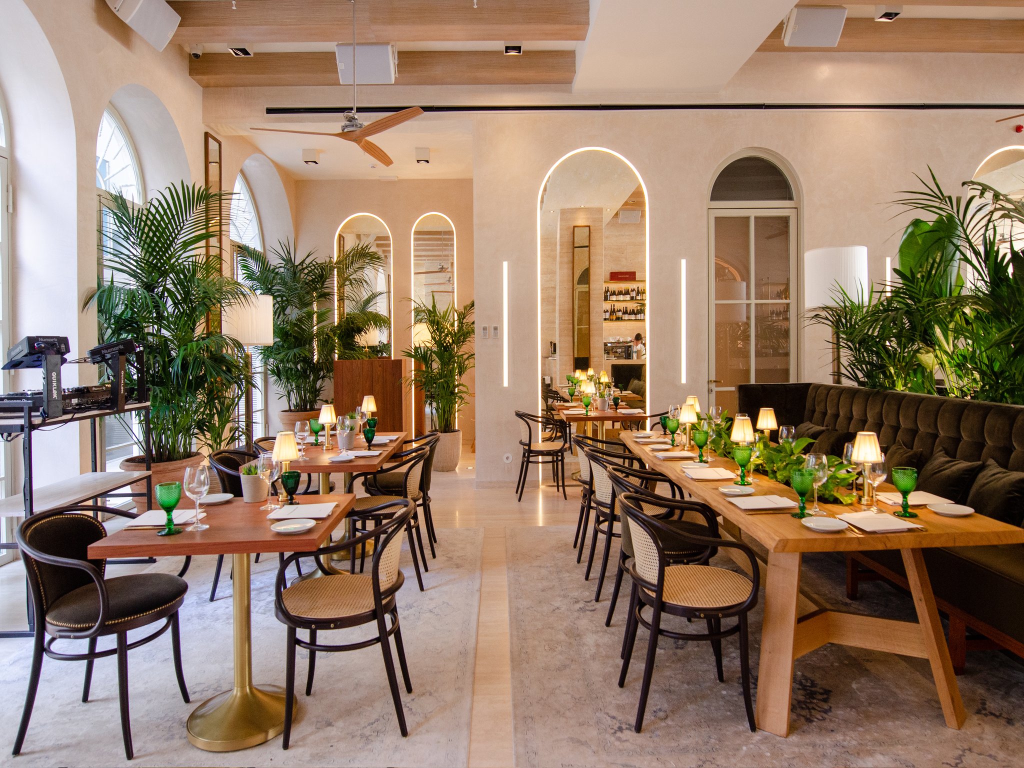 Avenida_Restaurant_and_Bar4_S