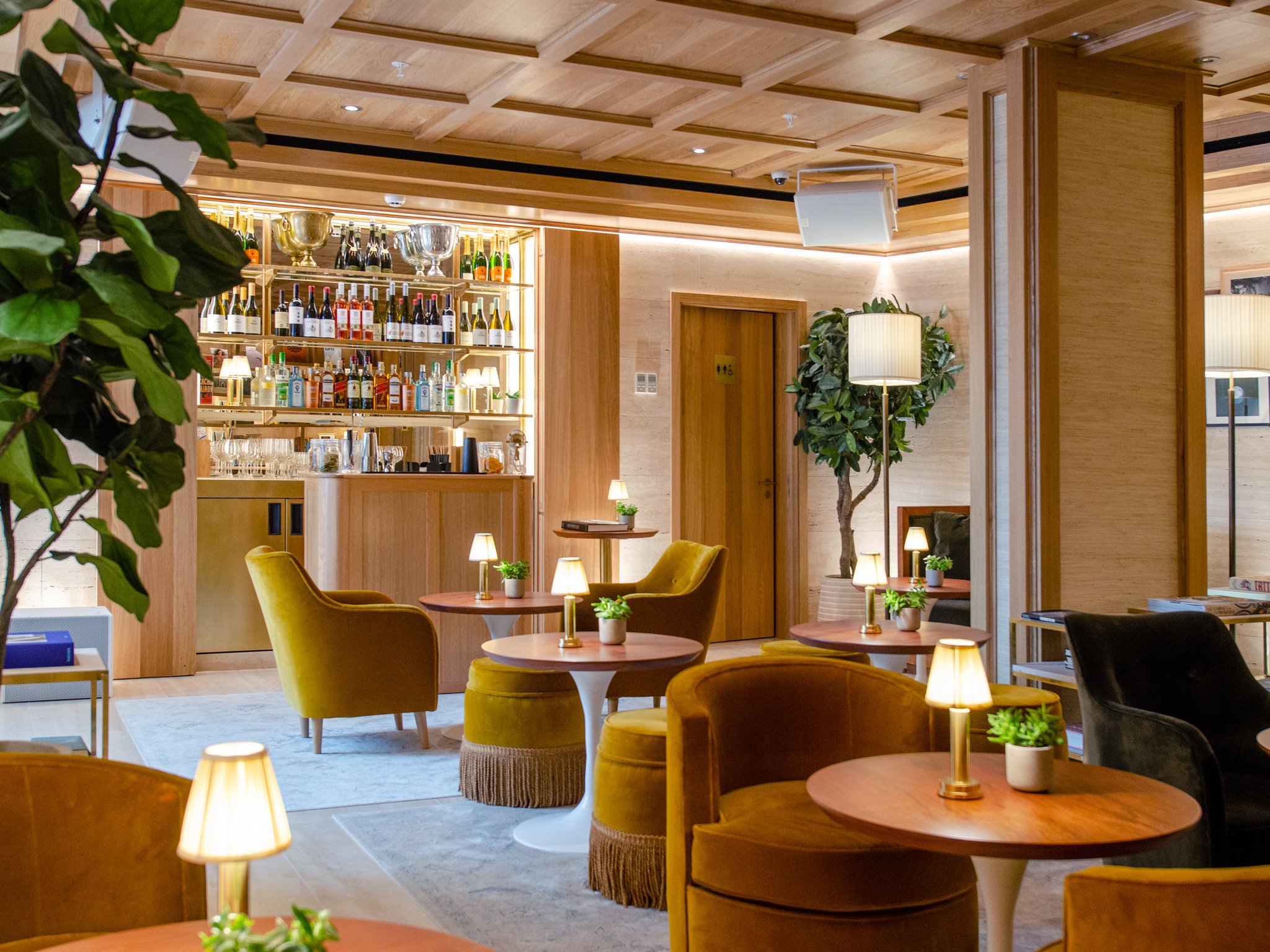 Library_and_Honesty_Bar30_S