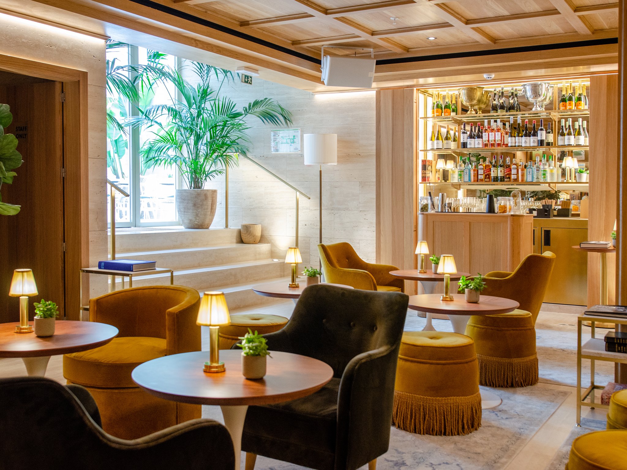 Library_and_Honesty_Bar33_S