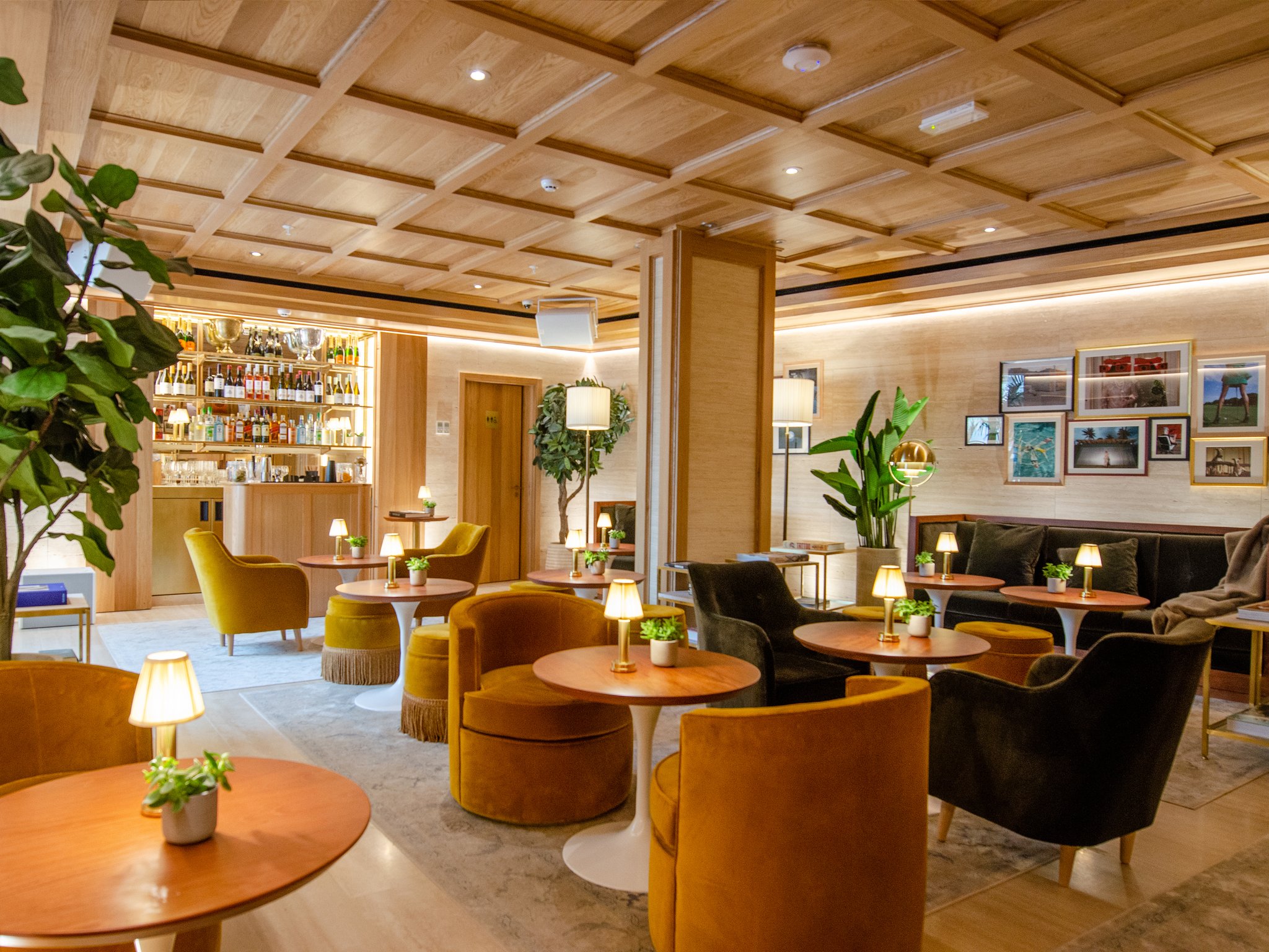 Library_and_Honesty_Bar29_S