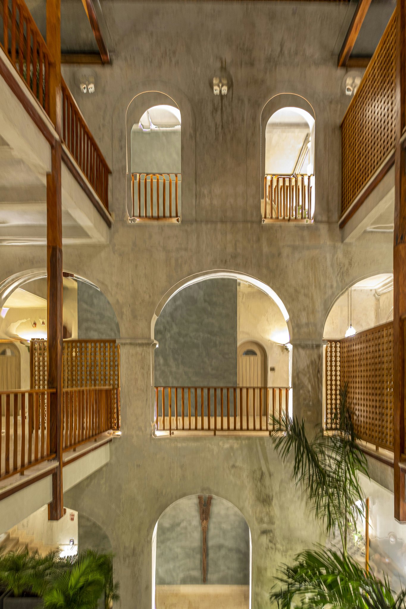 Ro9NlbZaE0377W52V38dQ_Hallway_(9)_S