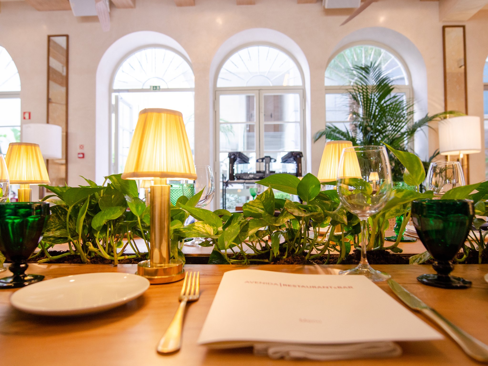 Avenida_Restaurant_and_Bar12_S