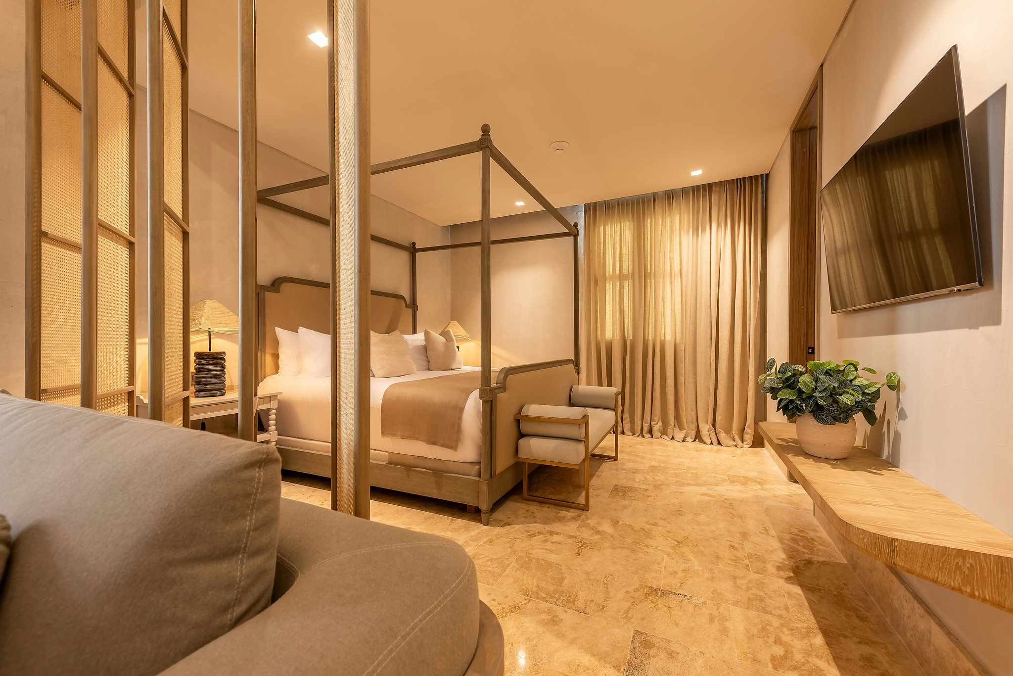 nBaLOBclUkayZZ2VPINPTw_Superior_Junior_Suite_-_1_King_Bed_S