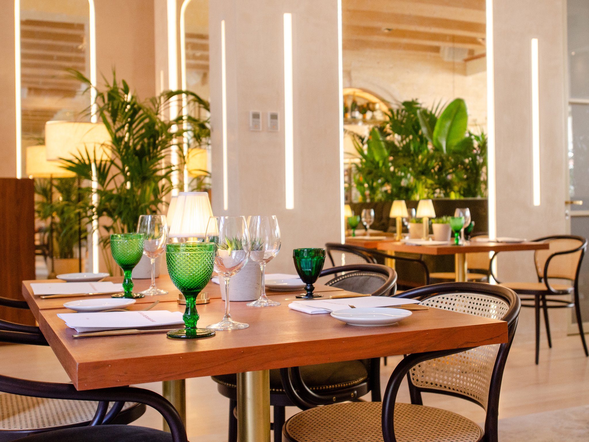 Avenida_Restaurant_and_Bar6_S