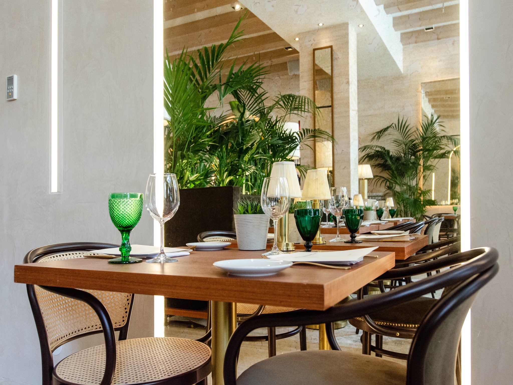 Avenida_Restaurant_and_Bar27_S