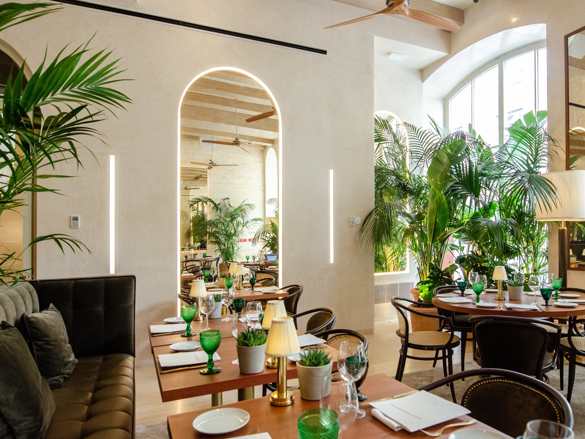 Avenida_Restaurant_and_Bar24_S