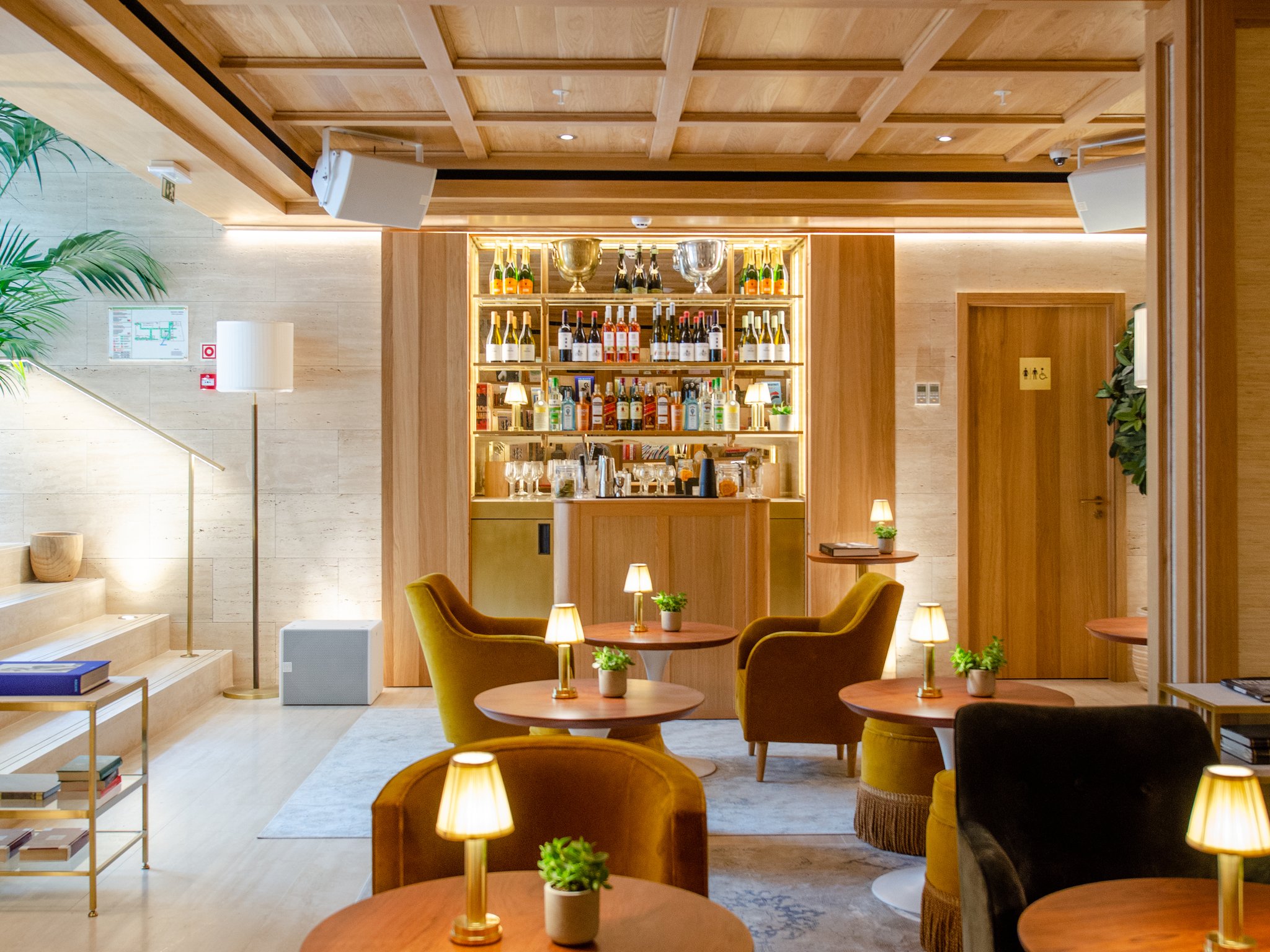 Library_and_Honesty_Bar28_S