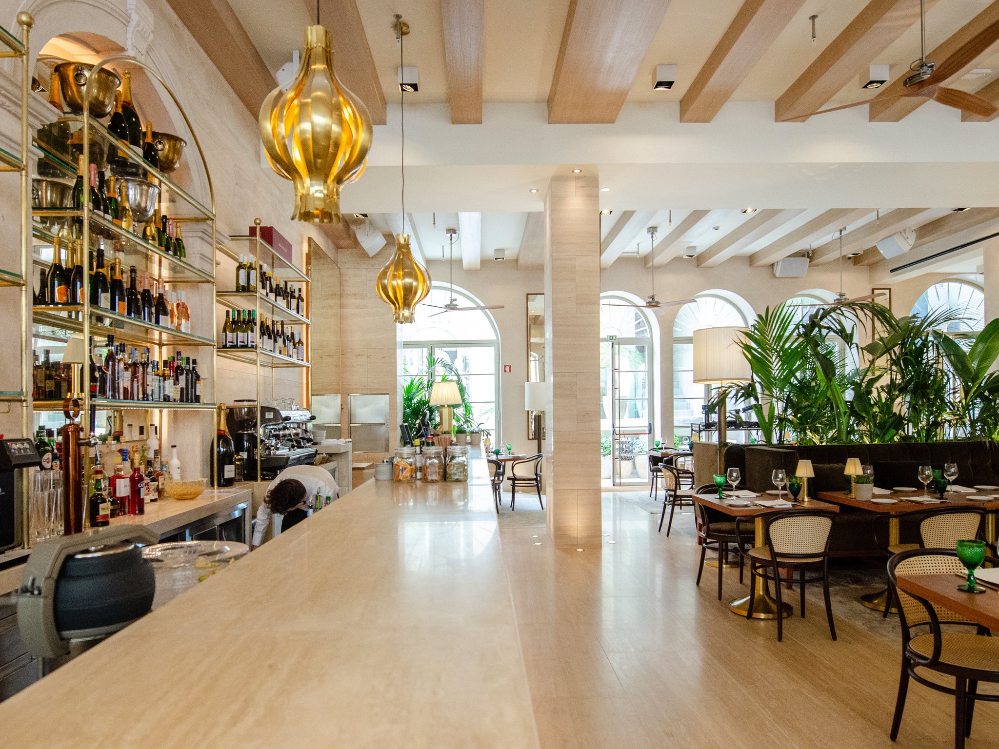 Avenida_Restaurant_and_Bar23_S