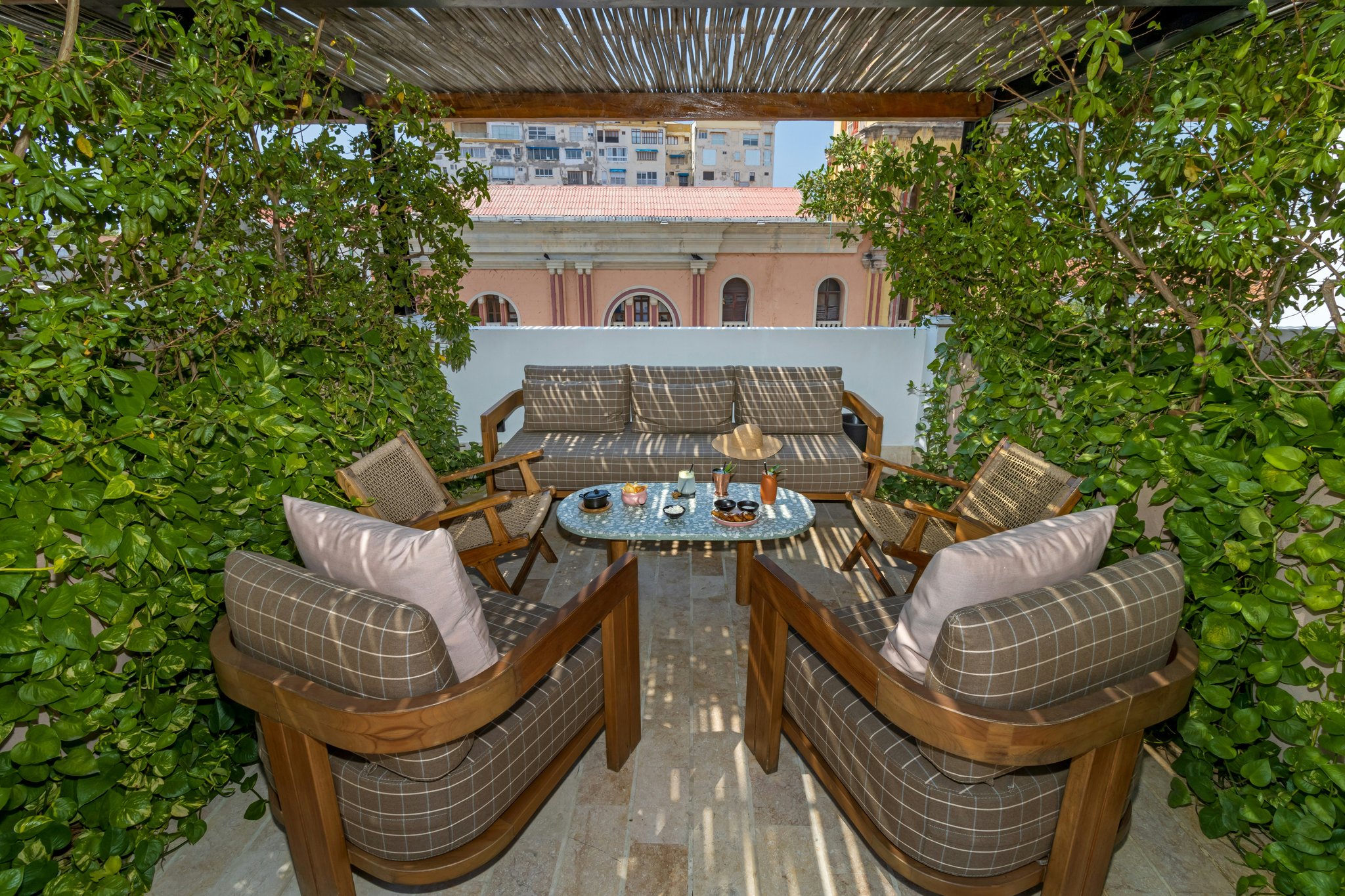 LHGRjKyU0ucIja1SMKVlA_Outdoor_Seating_(5)_S