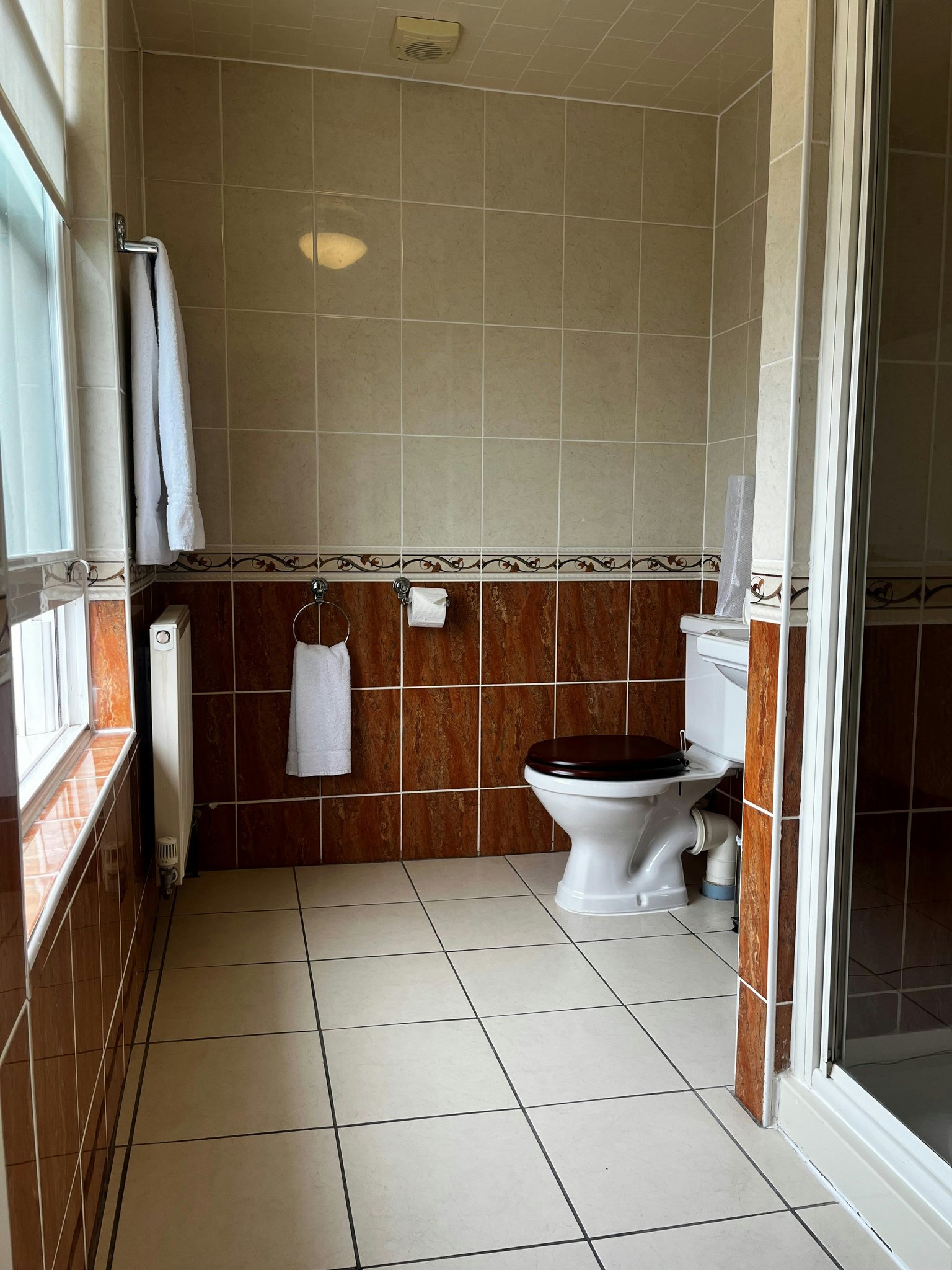 1V2X7H3z7EqpPSzjABbLQ_superiour_bathroom_S