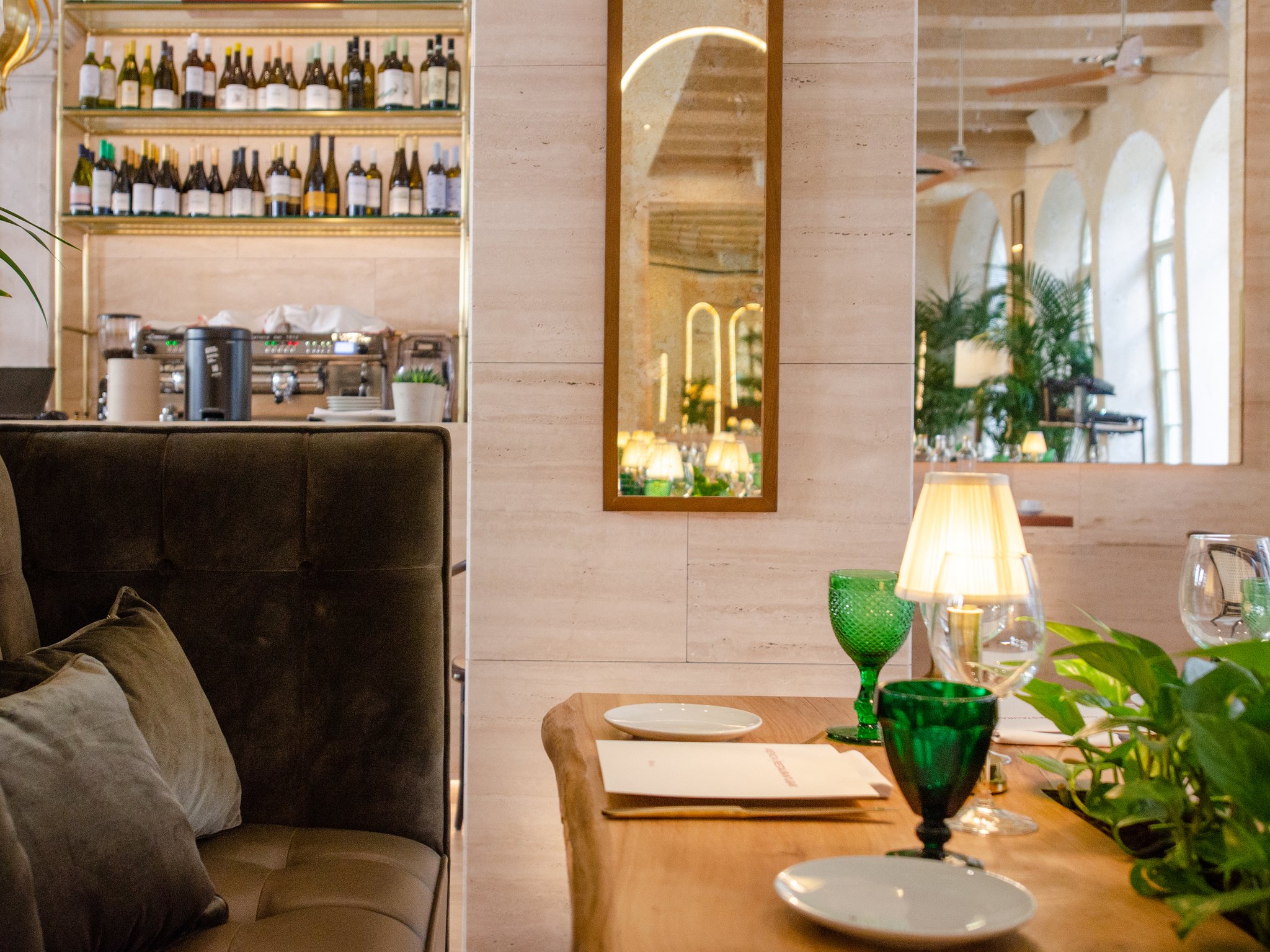 Avenida_Restaurant_and_Bar13_S