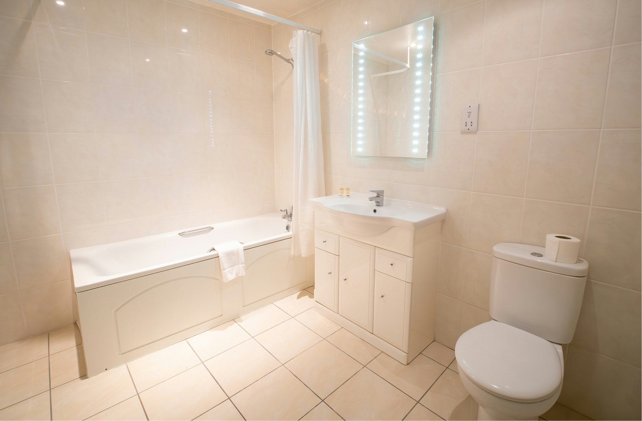 iWsqudUWFHo8YRlSLJw_Bathroom_(3)_S