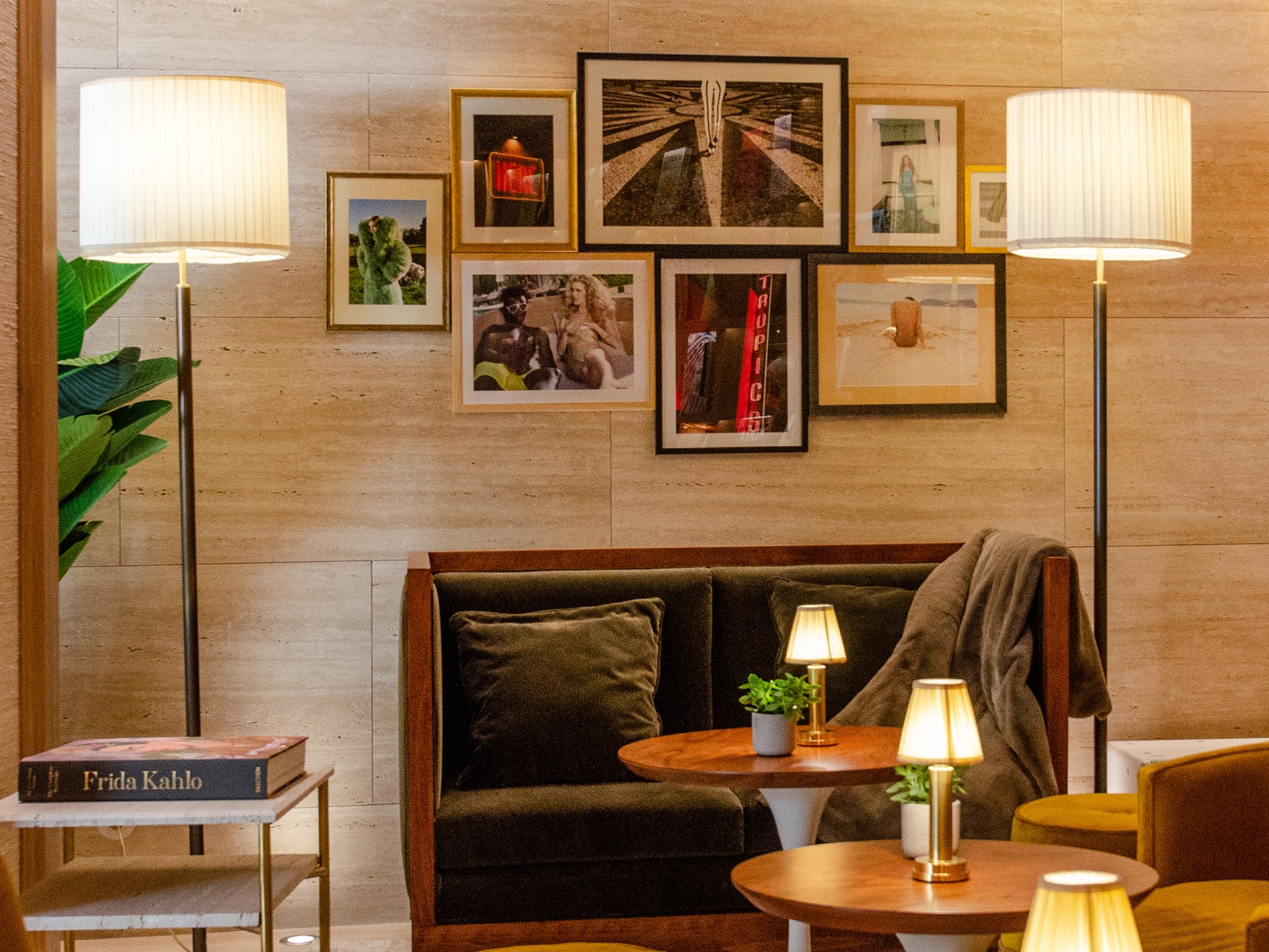 Library_and_Honesty_Bar15_S