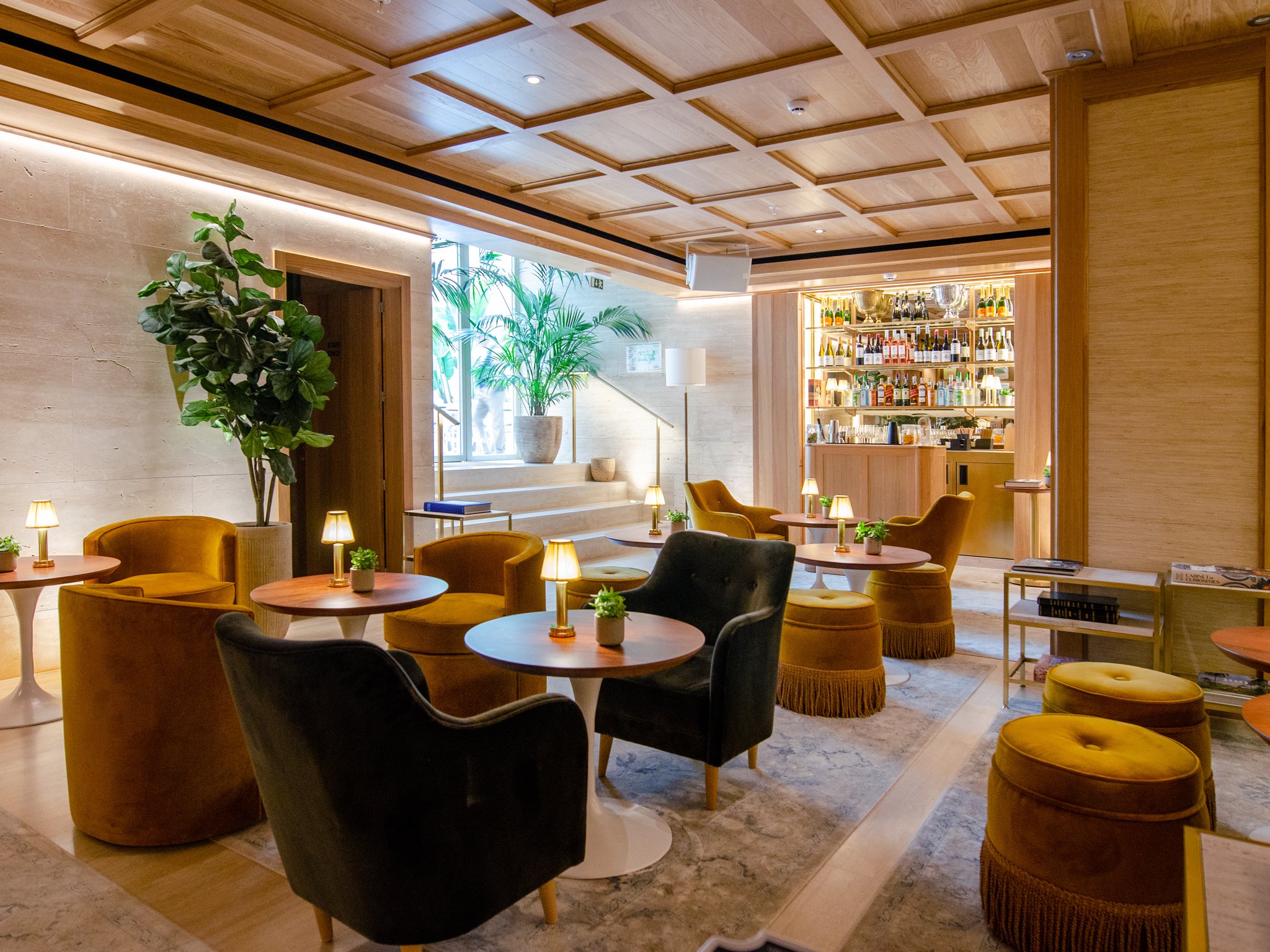 Library_and_Honesty_Bar32_S