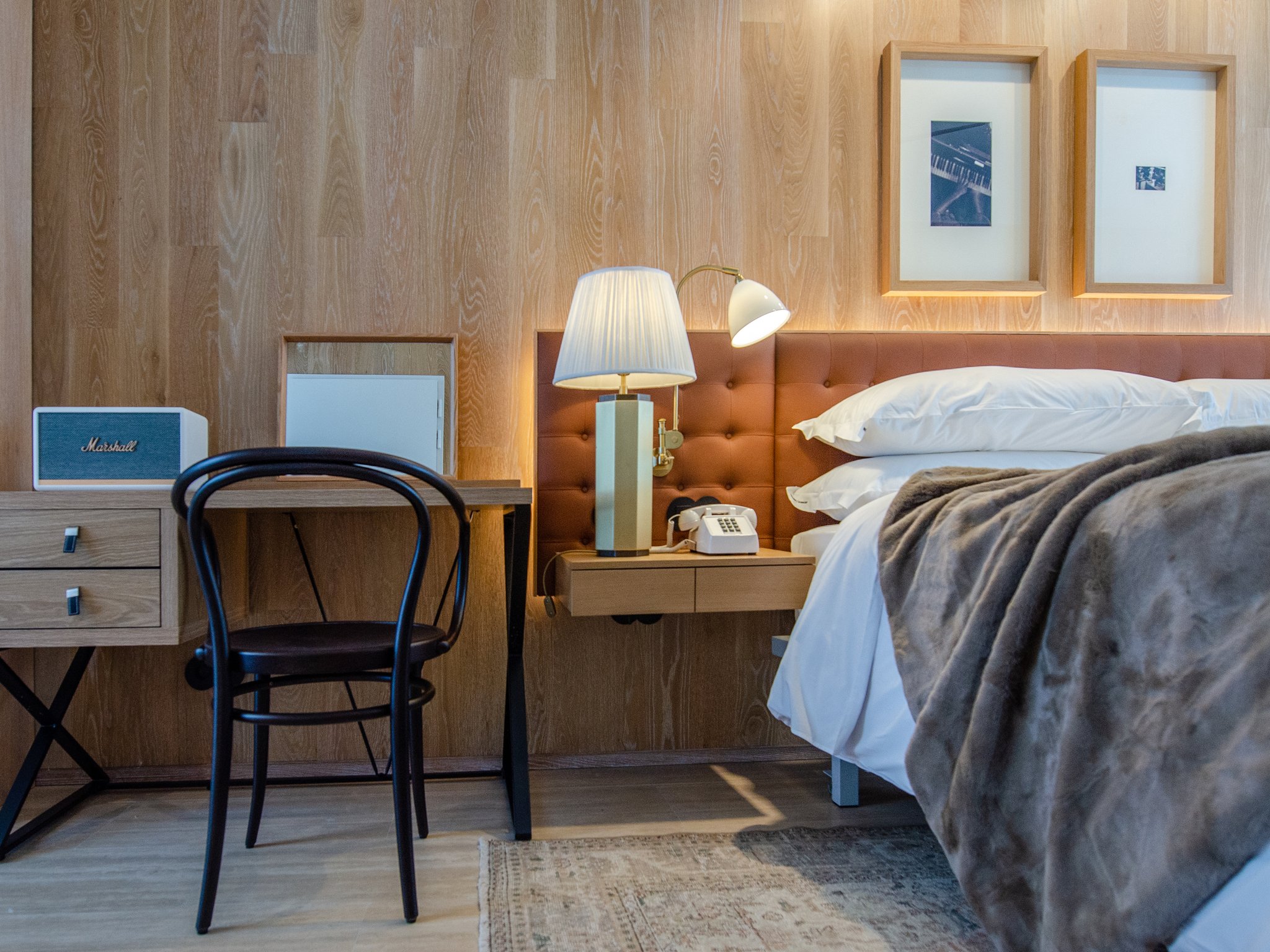 Contemporary_Junior_Suite_Room19_S