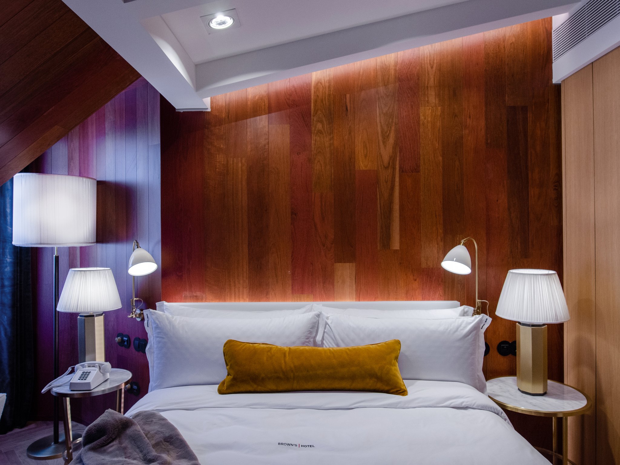 Historical_Standard_Mansard_Room4_S