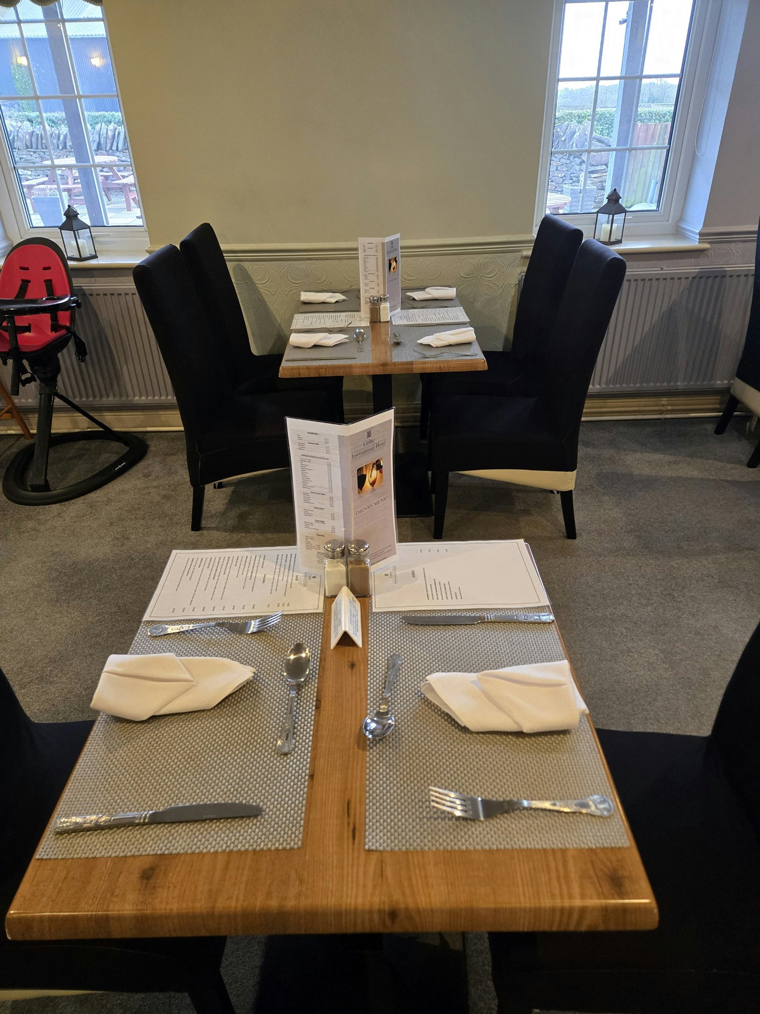 7b1EOYED1Ekyt9pGwg_Dining_Area_2_S