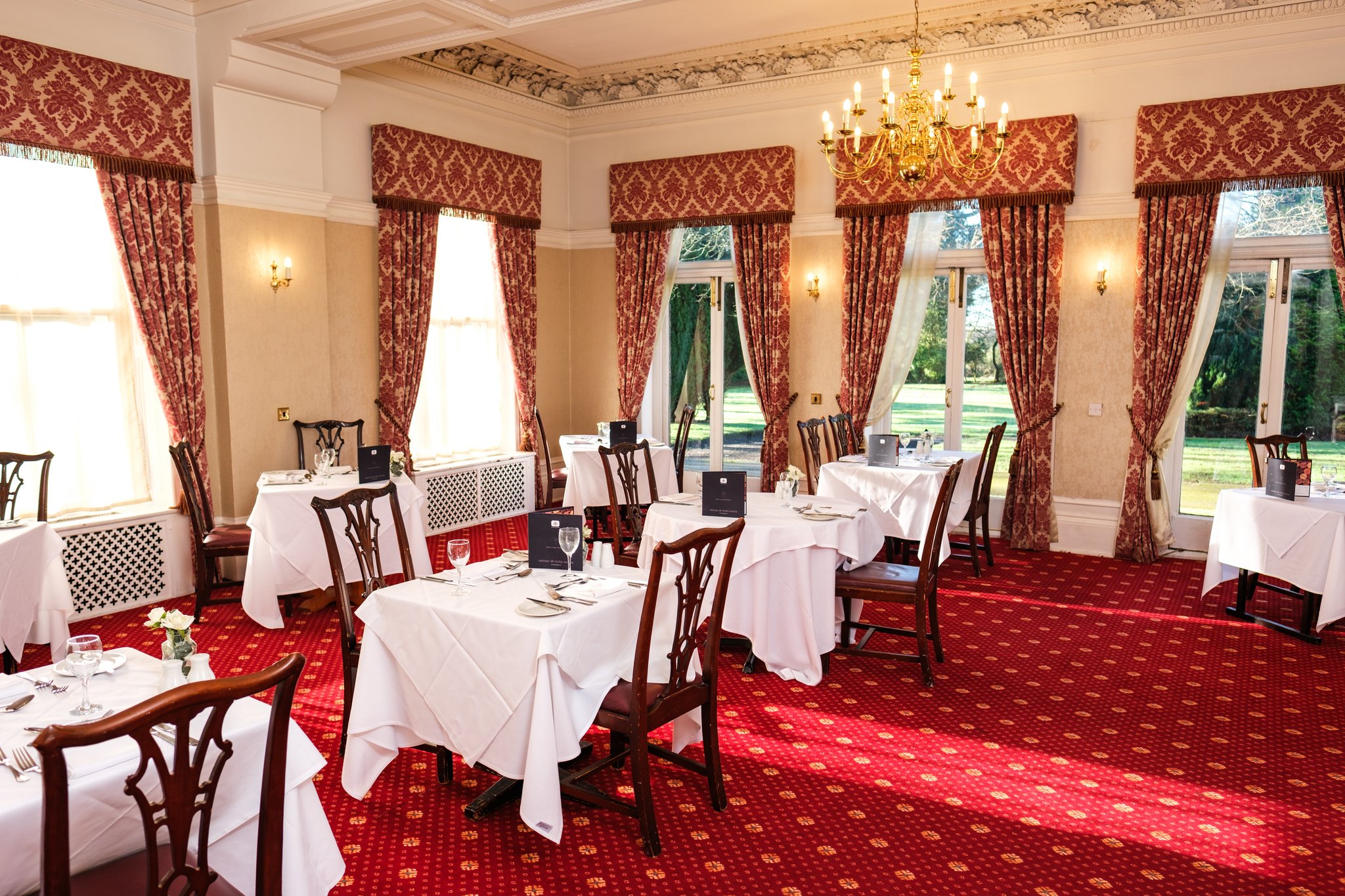 qG6FjfKsDU6HfBE5jKHtZg_Garden_Dining_Room_S