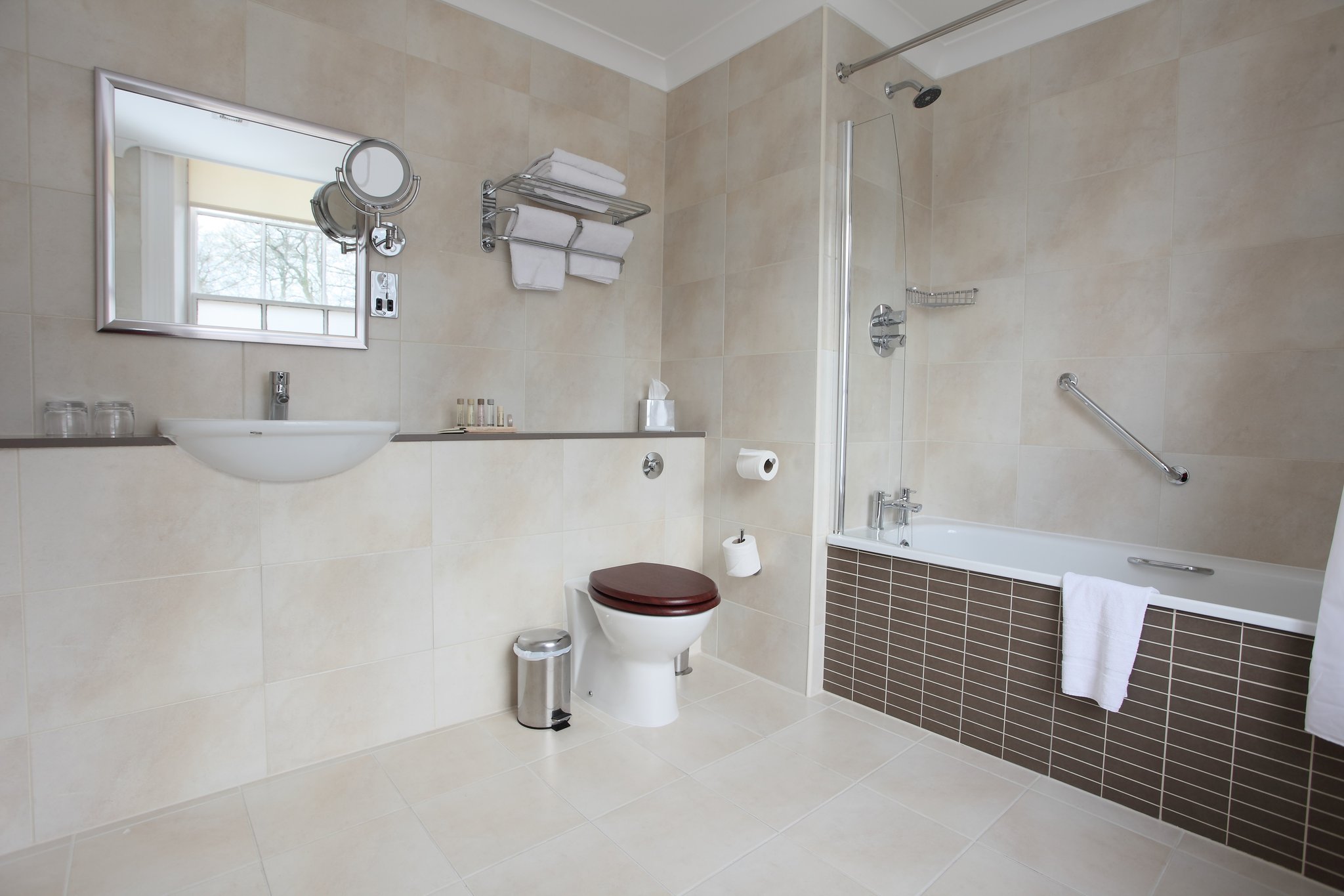 jtwUexEoECd5mN9dX9vLQ_Classic_Room_Bathroom_8_S