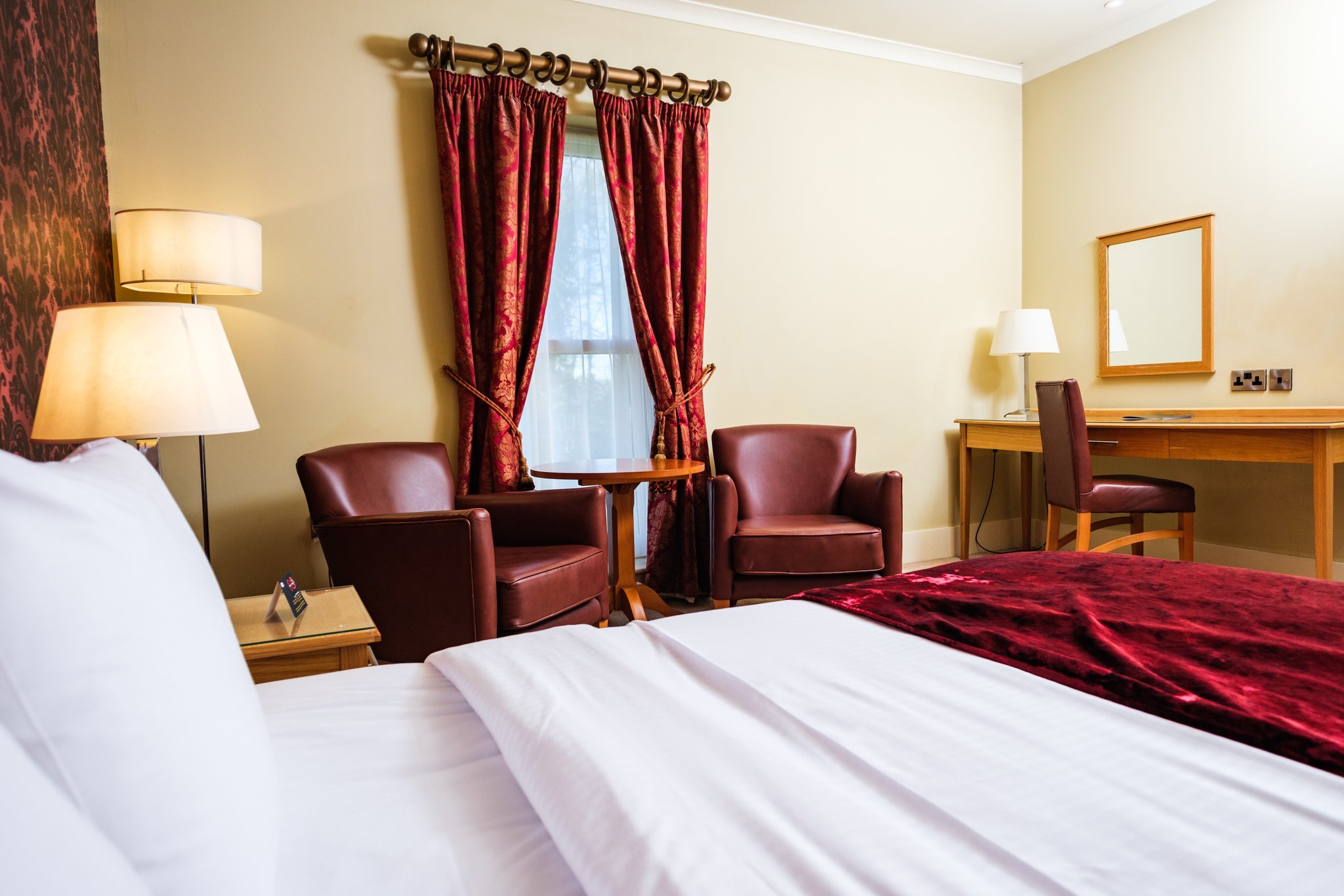 fB4DguJgUCr6d6w2oaYFA_Executive_Double_Seated_Area_S