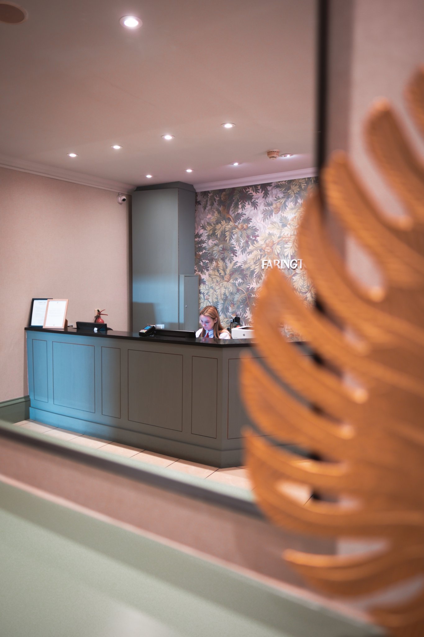 TZ8fYW6bWUSoBZOb9NIUOQ_Farrington_Reception_S