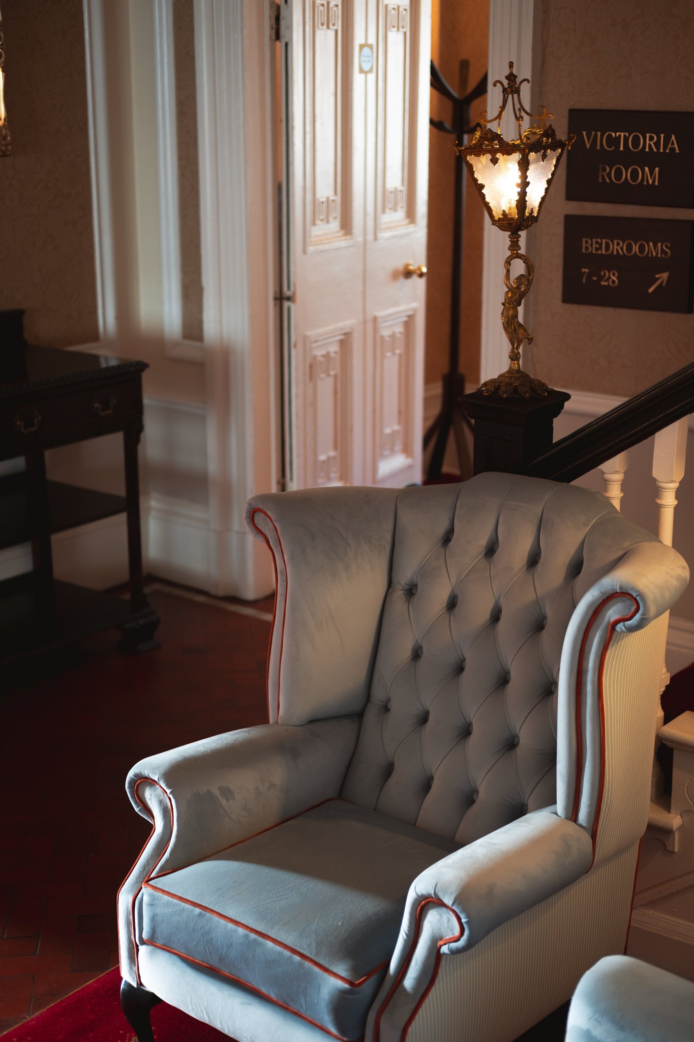 MjO6qFPmO0zYG7ZUx9ZwA_Farrington_Hallway_S