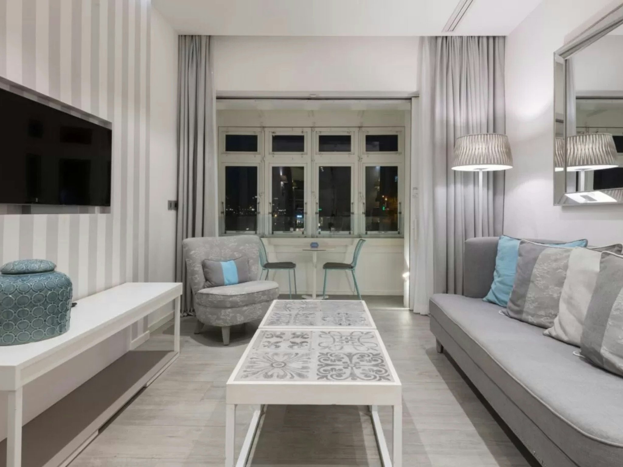 7tk2wYfJb0OH7hh0DkhhHw_Designer_Suites_Sea_View_(6)_S