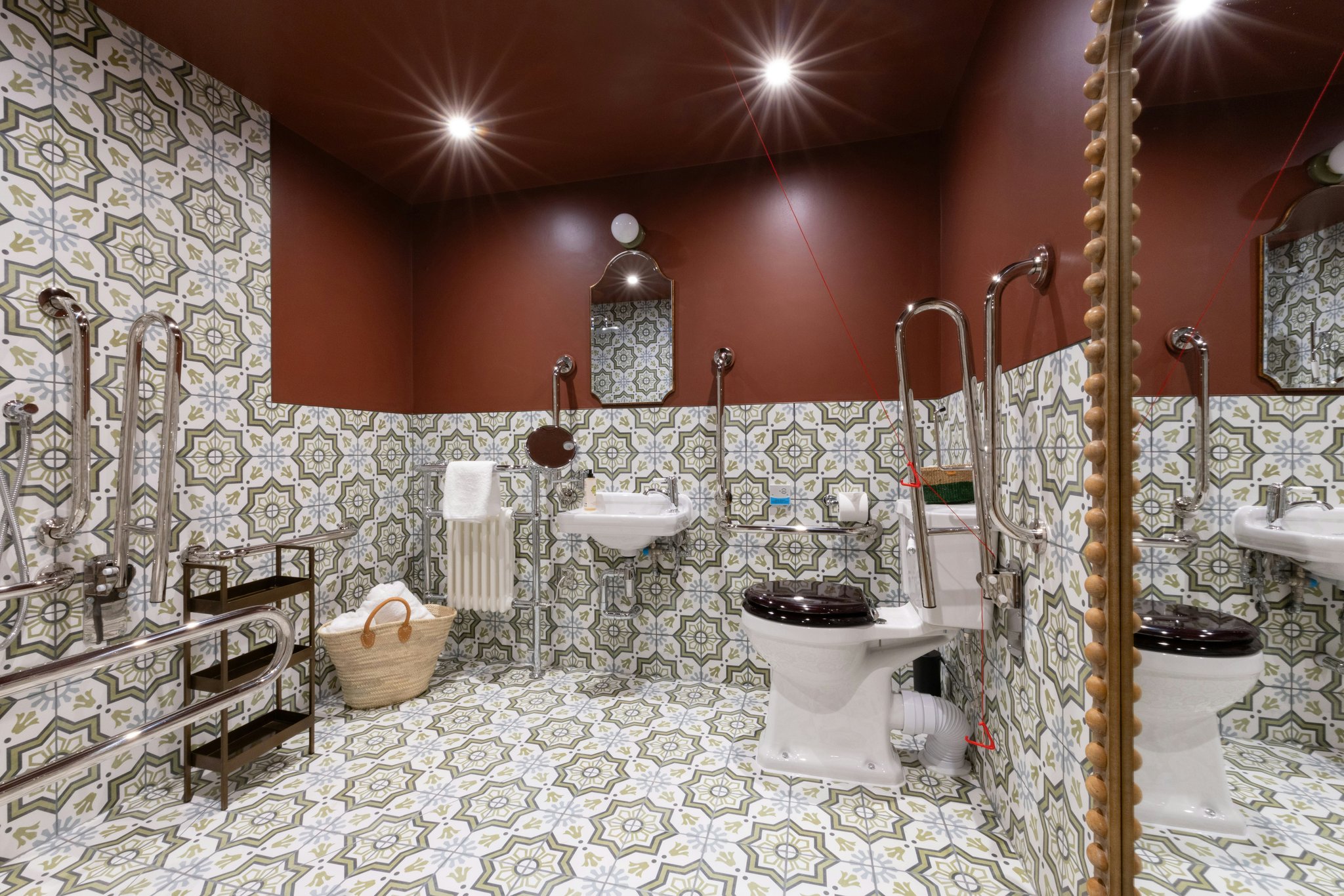 AOh5mge0WyNbHUbO8dTQ_Access_Bathroom_(1)_S