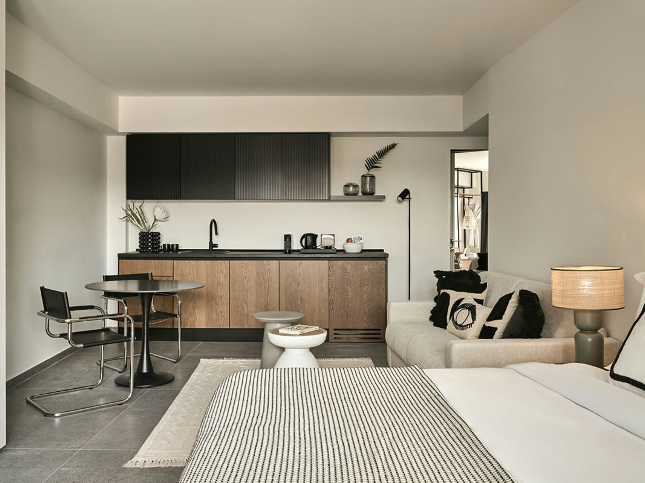 fW7dlyoUy028ZUDrWCA_Deluxe_King_Room_with_Balcony_S