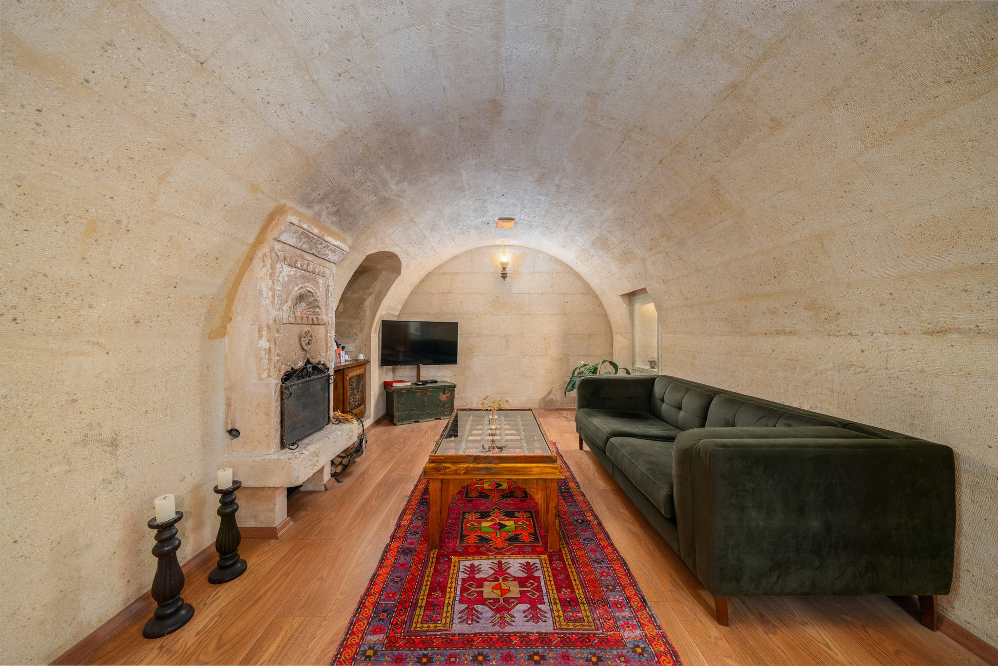 jr7Rqco0IkaFvypNQ4TN9w_Suite_with_Terrace_and_Fireplace-1_S