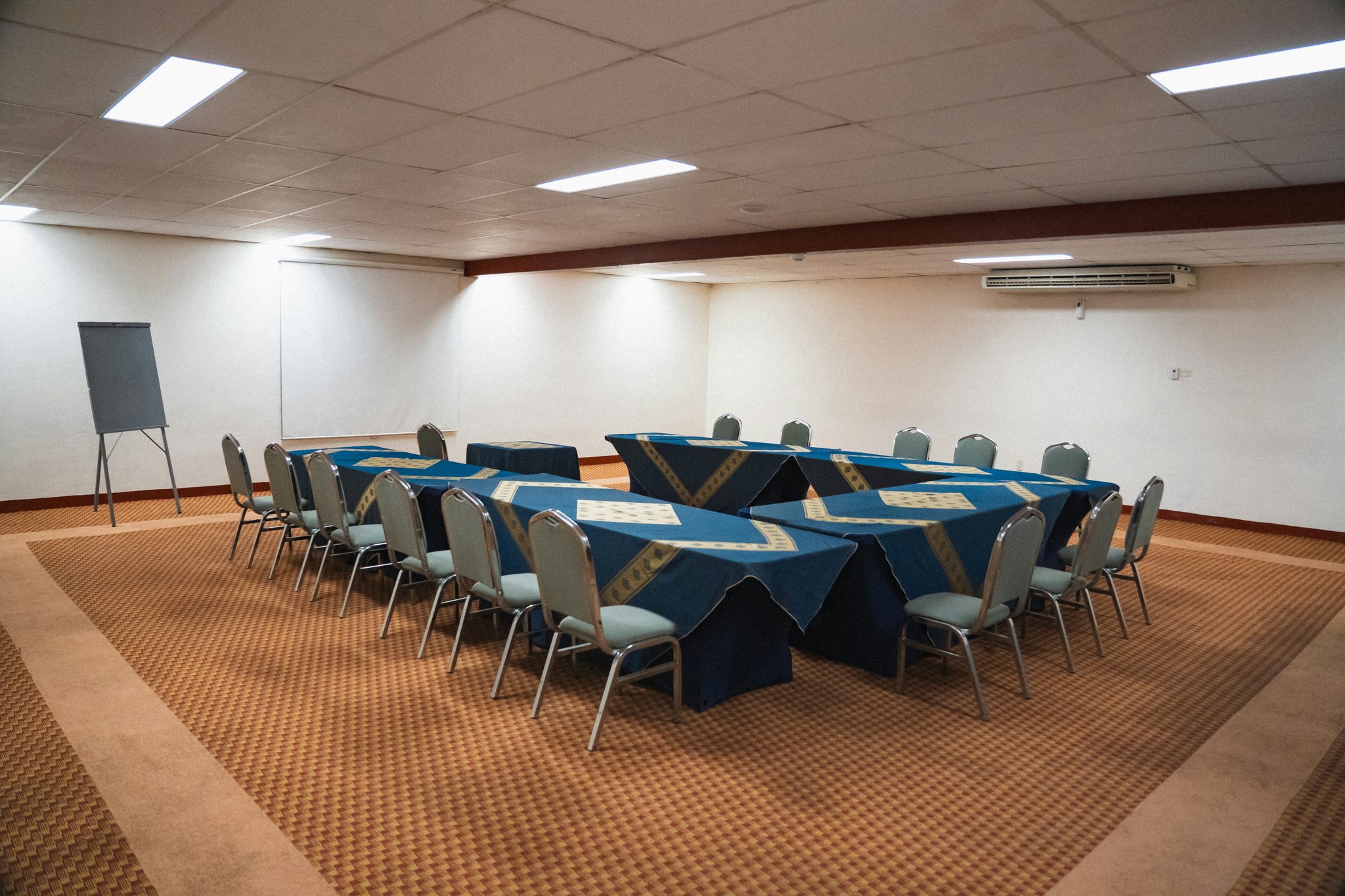aZJMlbglJ0iJOYlbXIZQSw_Function_hall_(4)_S