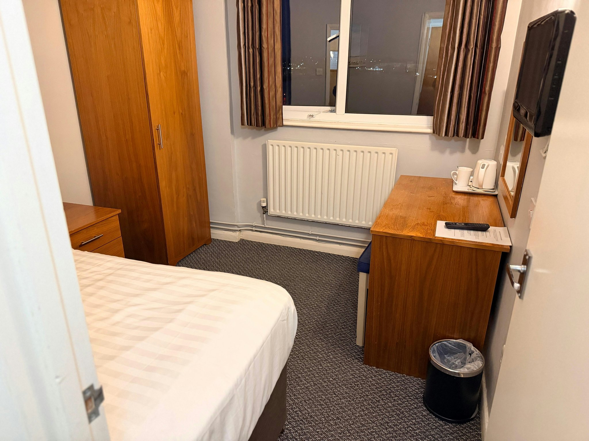 OKXq3Mrz0ynWEn325yJNw_Riverview_Single_Room_S