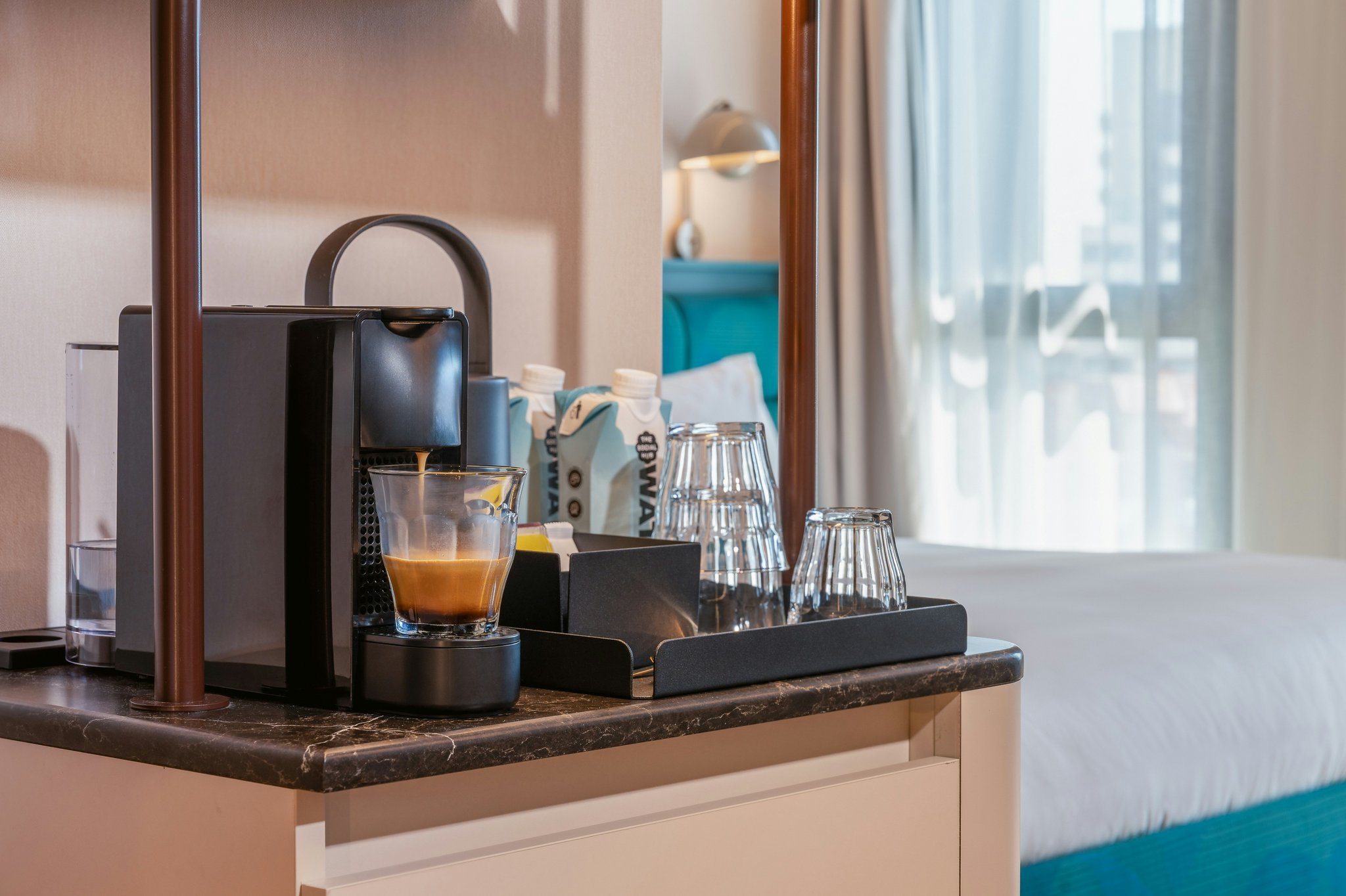CfhJjizOd02nYhSQFp1ptA_TSH_AmsterdamCity_Room_Amenities_C_S