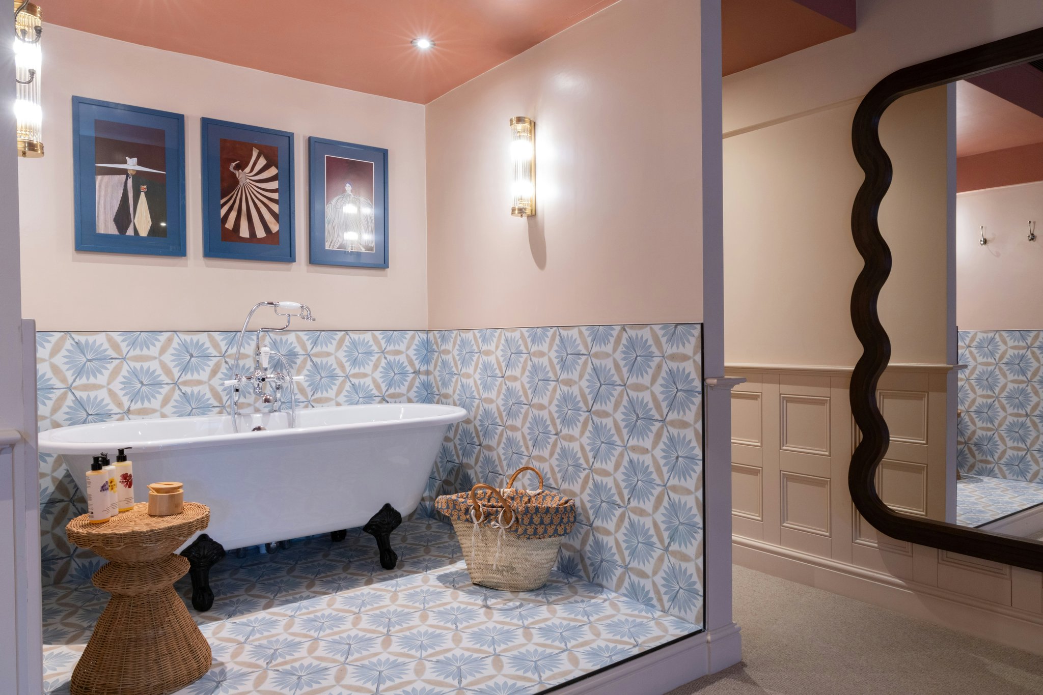 oXtu6D9LO0Ome6erEKafng_Luxe_Bathroom_(8)_S