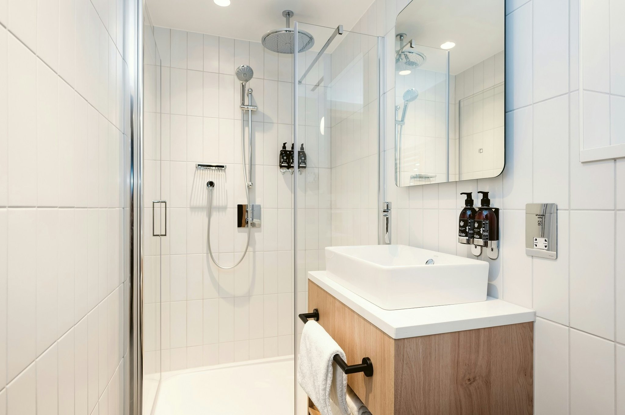 Me6XKEJRC0iz4zg8HjnHAA_Bathroom_amenities_S