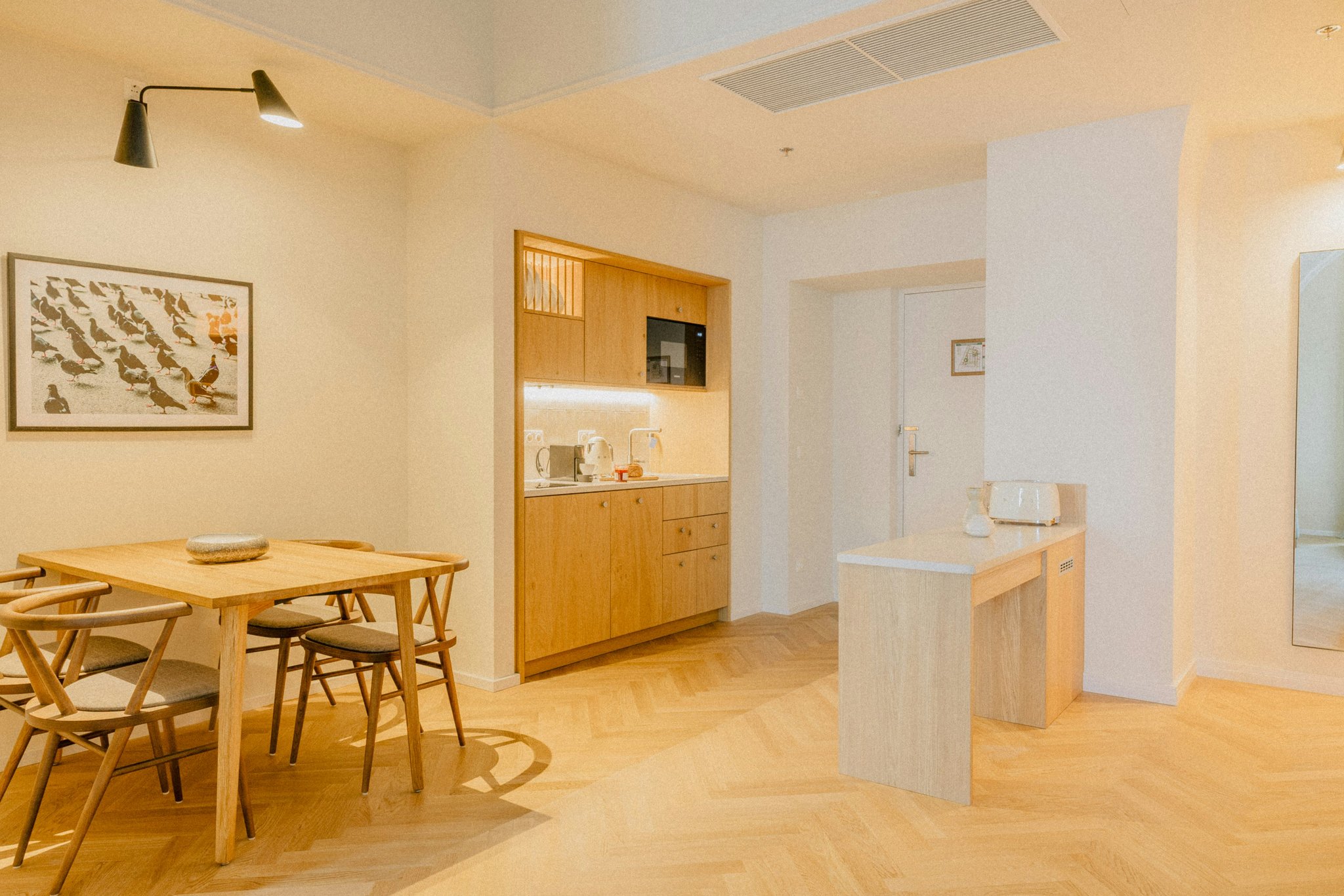vDFN0Fe5sE6GmmuCEYNpw_Vienna_Rooms-1701_S