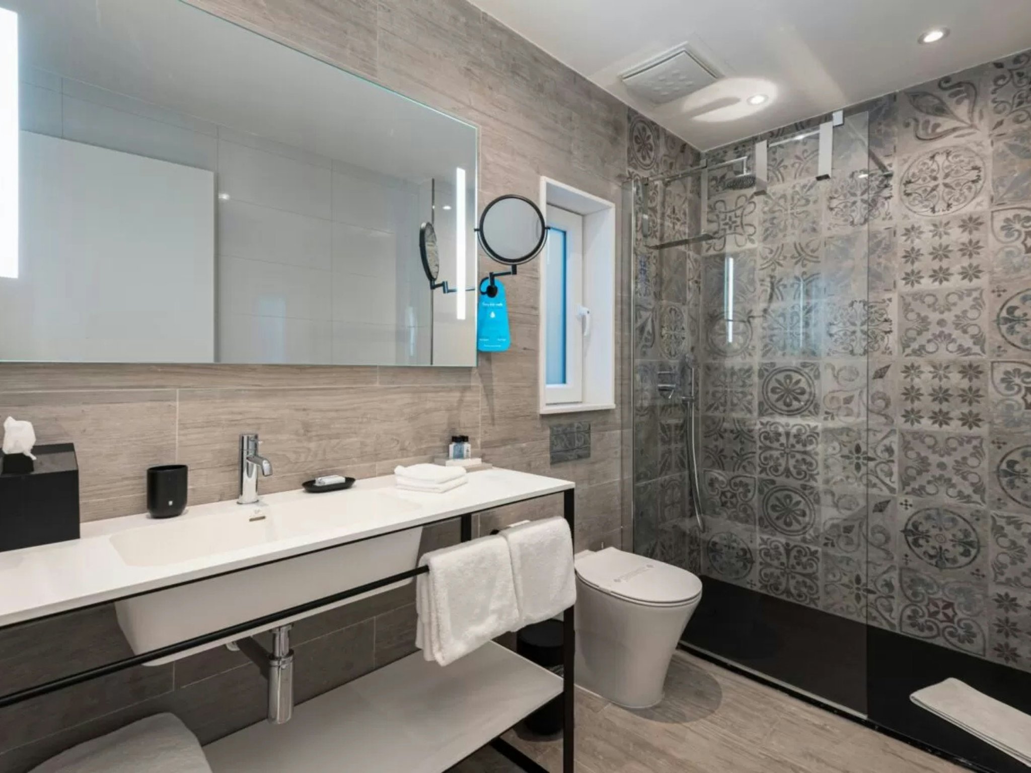 rg9MIfskikOHGQIPVrjxcw_Juliani_Suites_Sea_View_(7)_S