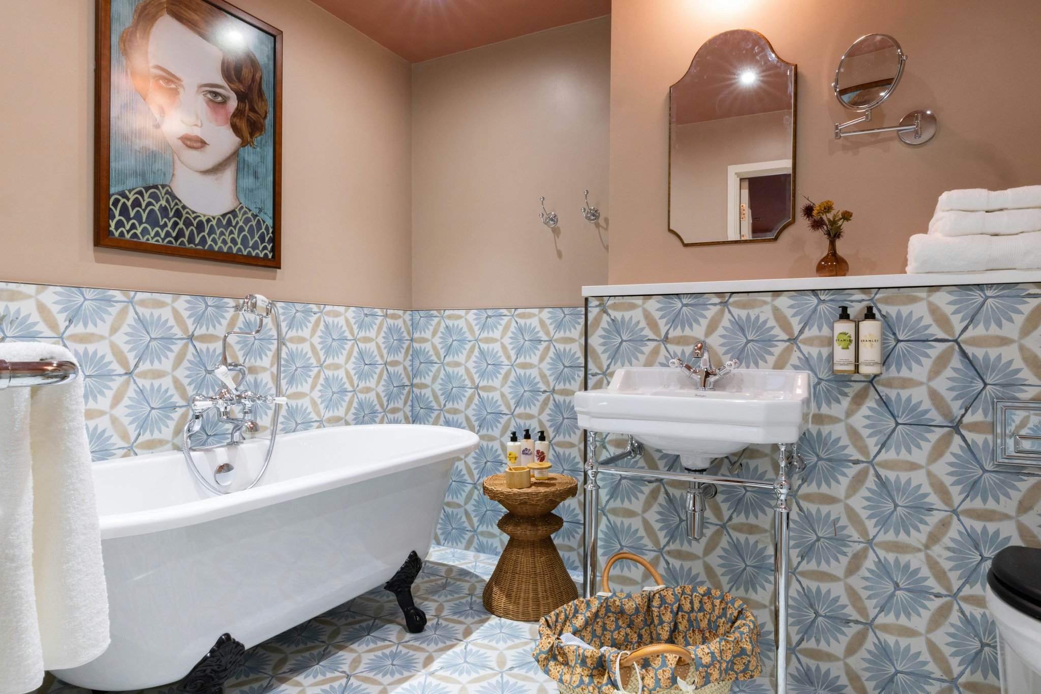 wOaPvkXY06GGoBny1s7A_Luxe_Bathroom_(6)_S