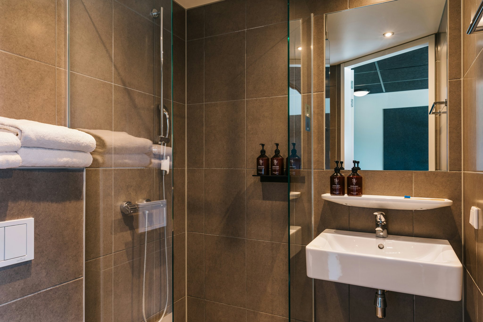 bxD94P3xvkycuCTynoiWg_TSH_Ams_City_Bathroom_Shower_(used__S