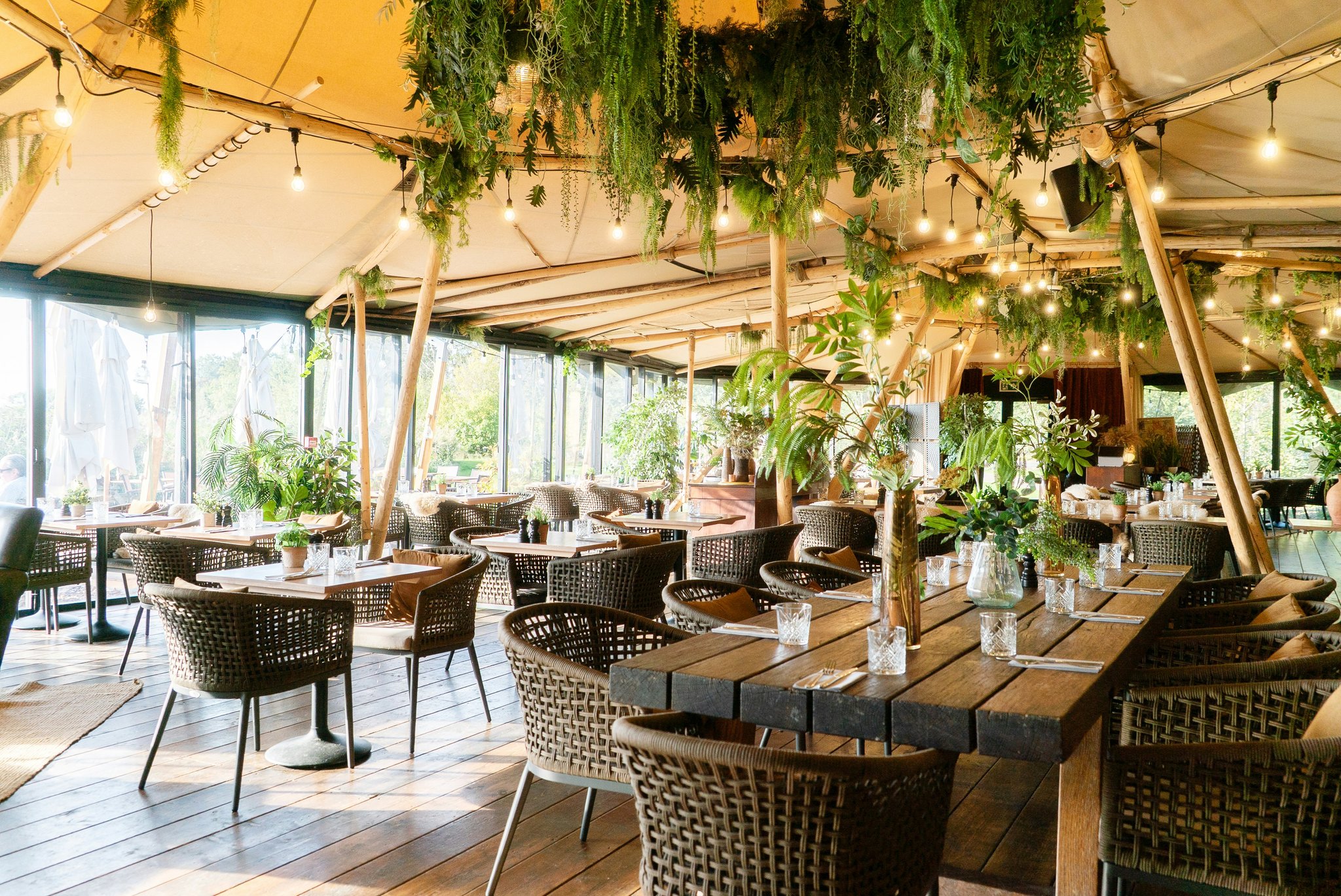 Iy48AjjGkytMzSEOKH80g_The_Lakes_Bar_and_Kitchen_(11)_S